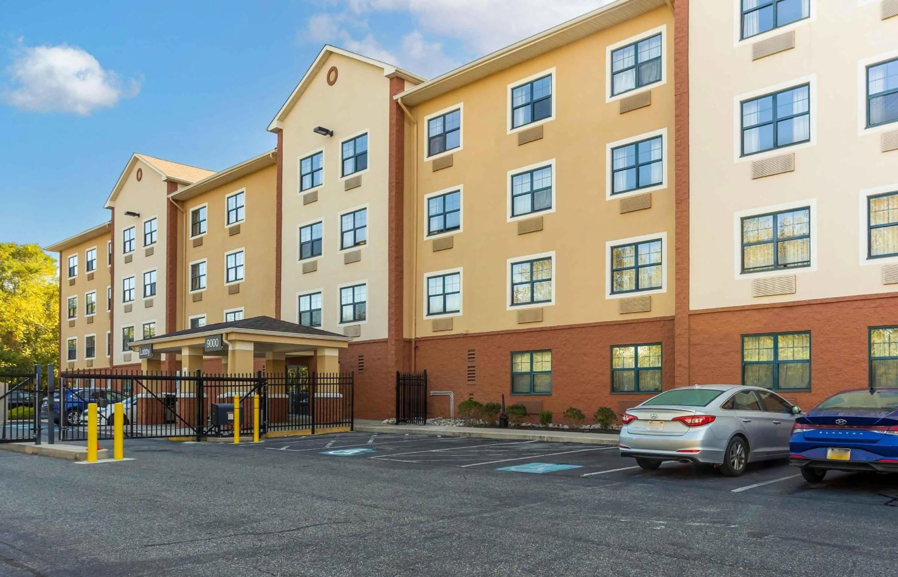 Property building in Extended Stay America Suites - Philadelphia - Airport - Tinicum Blvd