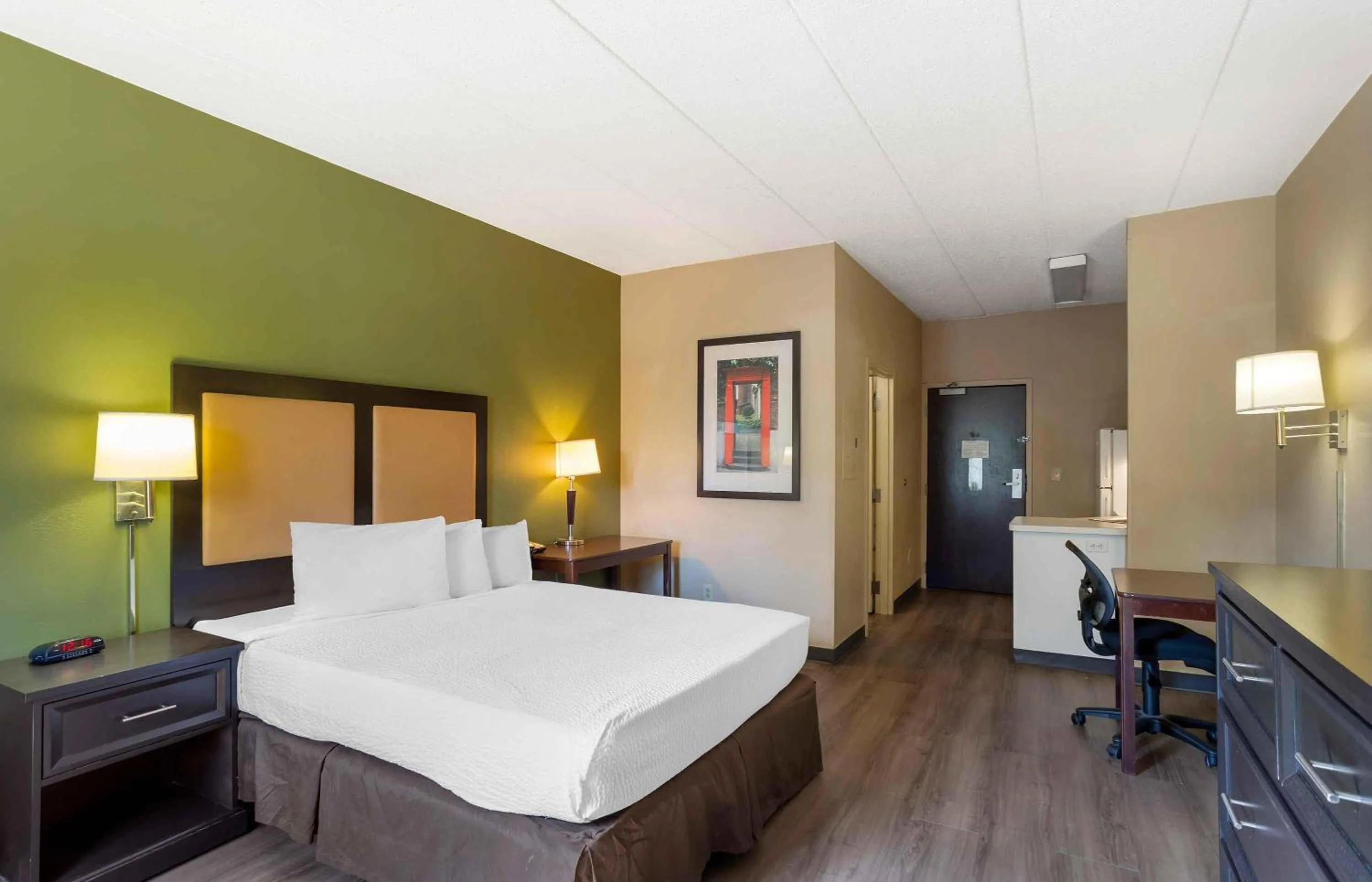 Bedroom, Bed in Extended Stay America Suites - Philadelphia - Airport - Tinicum Blvd