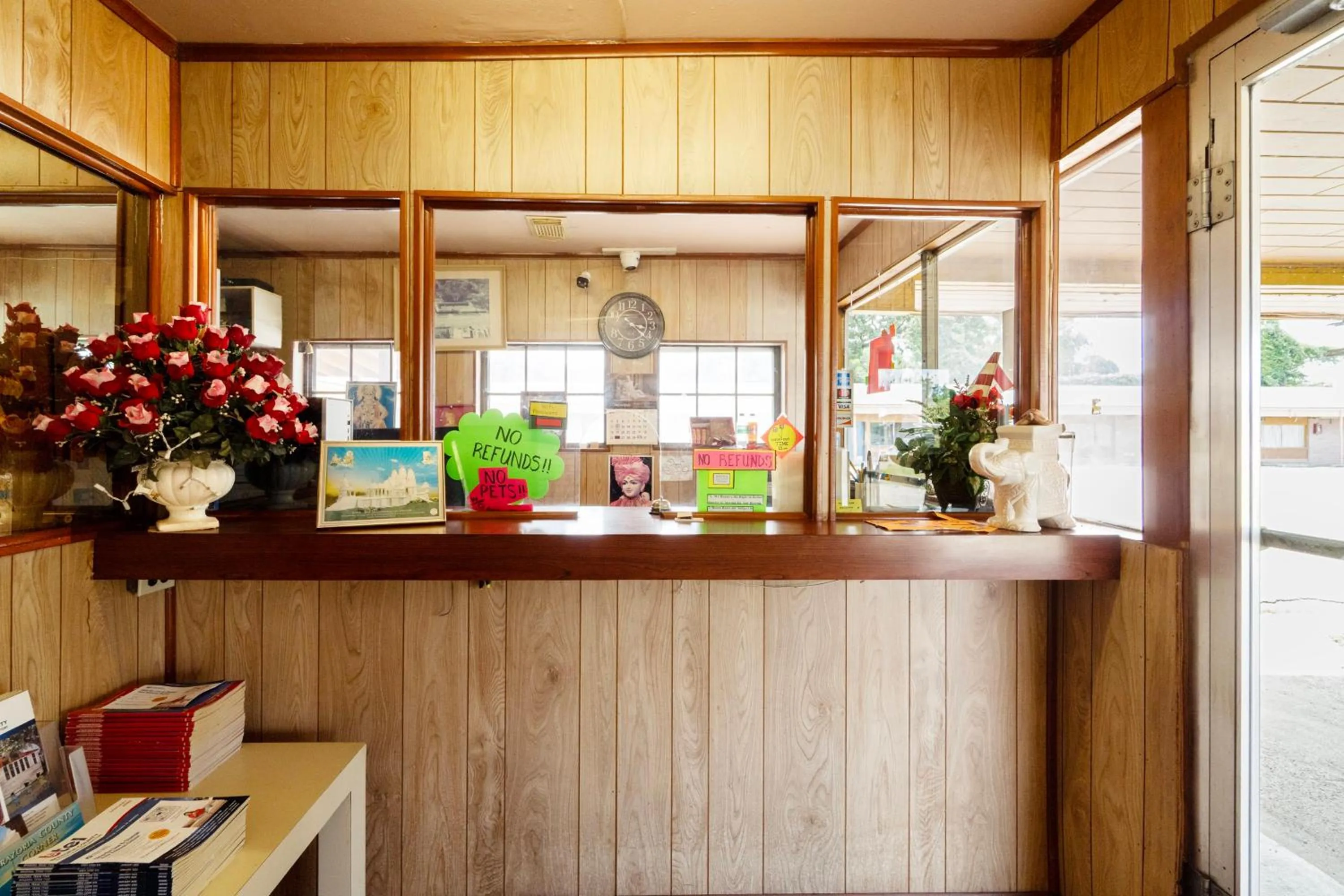 Lobby or reception in Capital O Parker Motel Clute Jackson Tx 332