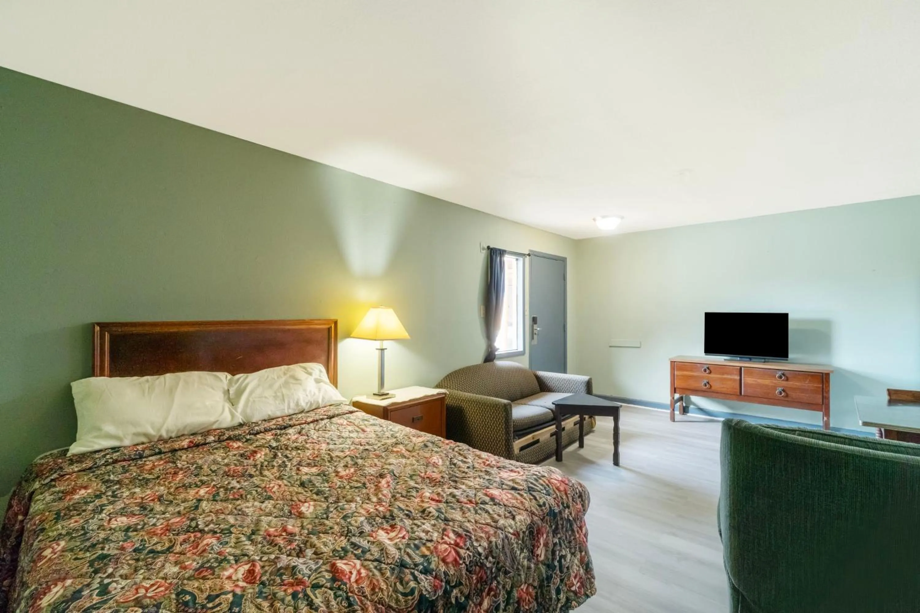 Bedroom, Bed in Capital O Parker Motel Clute Jackson Tx 332