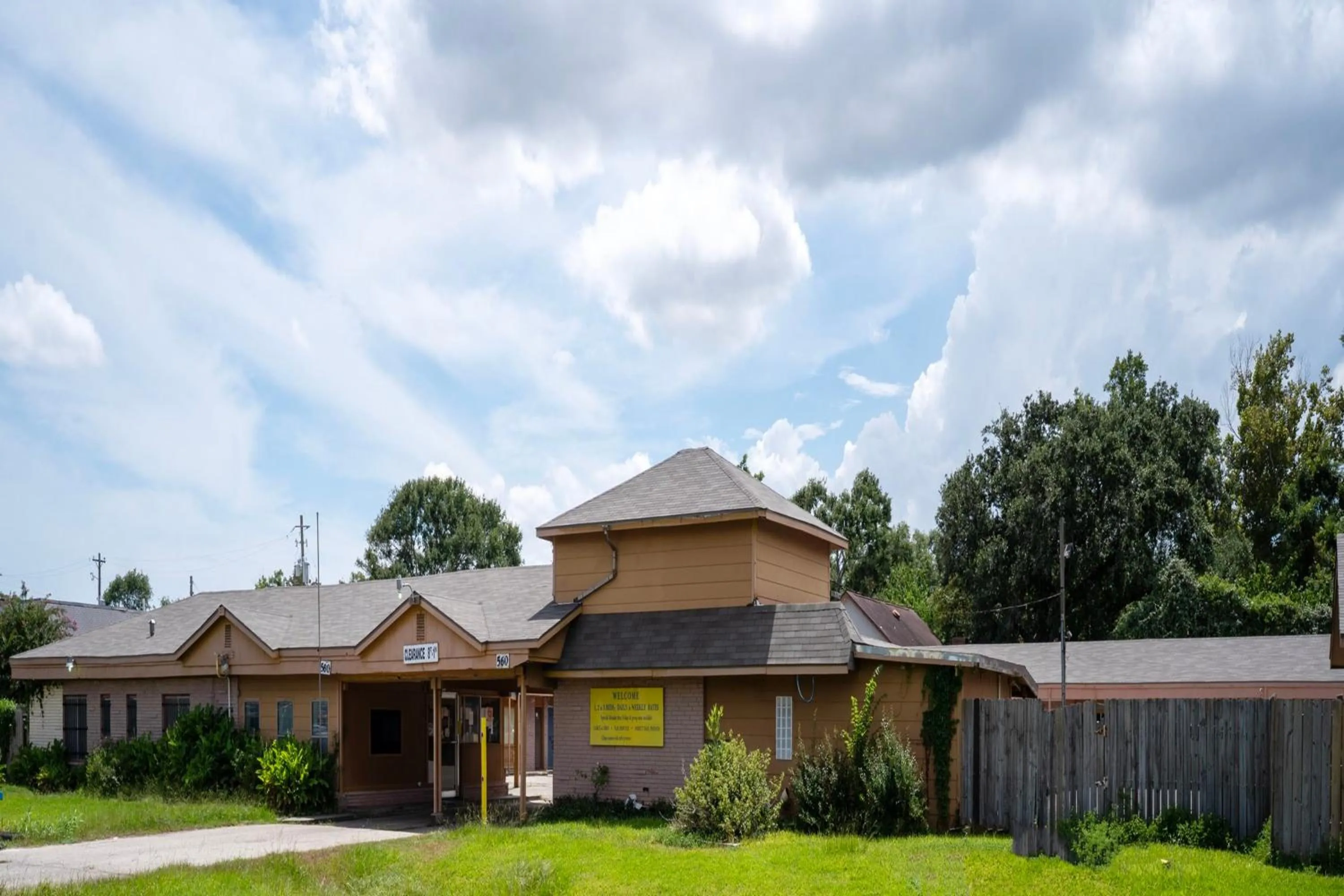 Property building in Capital O Parker Motel Clute Jackson Tx 332