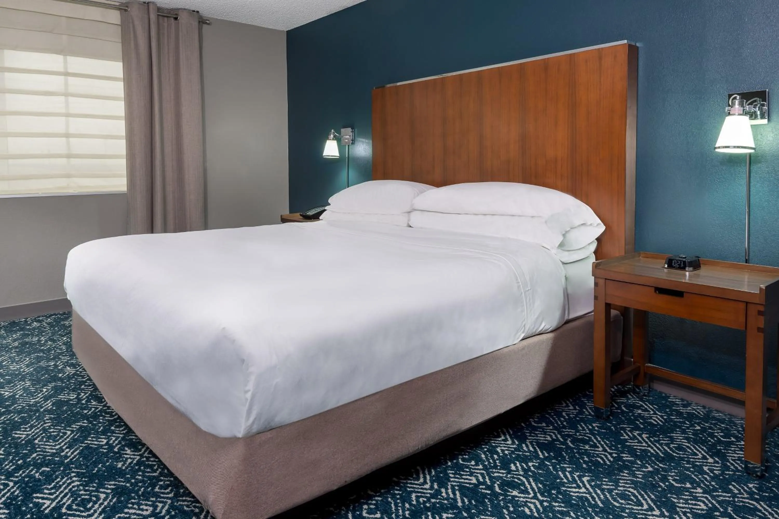 Photo of the whole room, Bed in Four Points Huntsville Airport