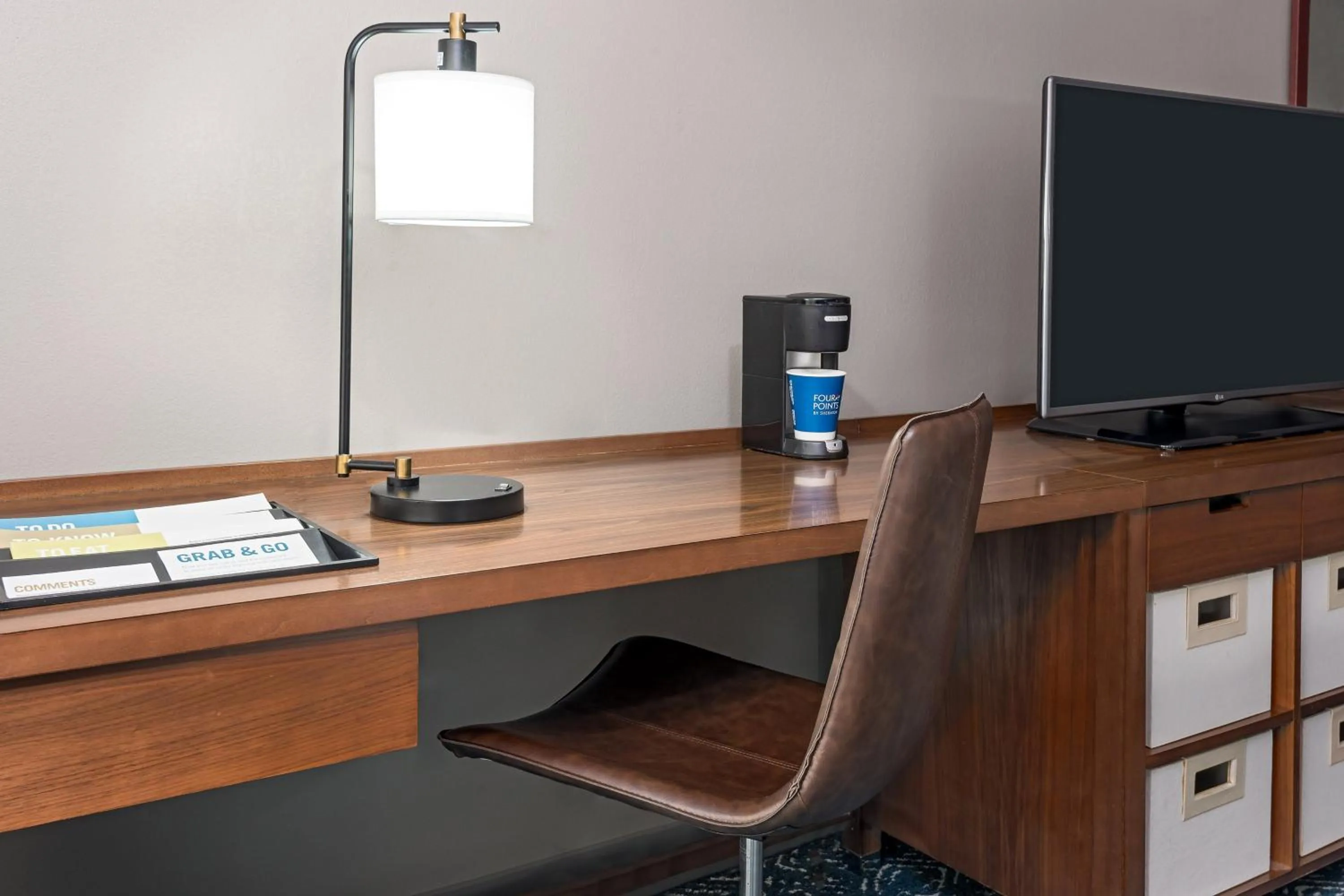 Photo of the whole room in Four Points Huntsville Airport