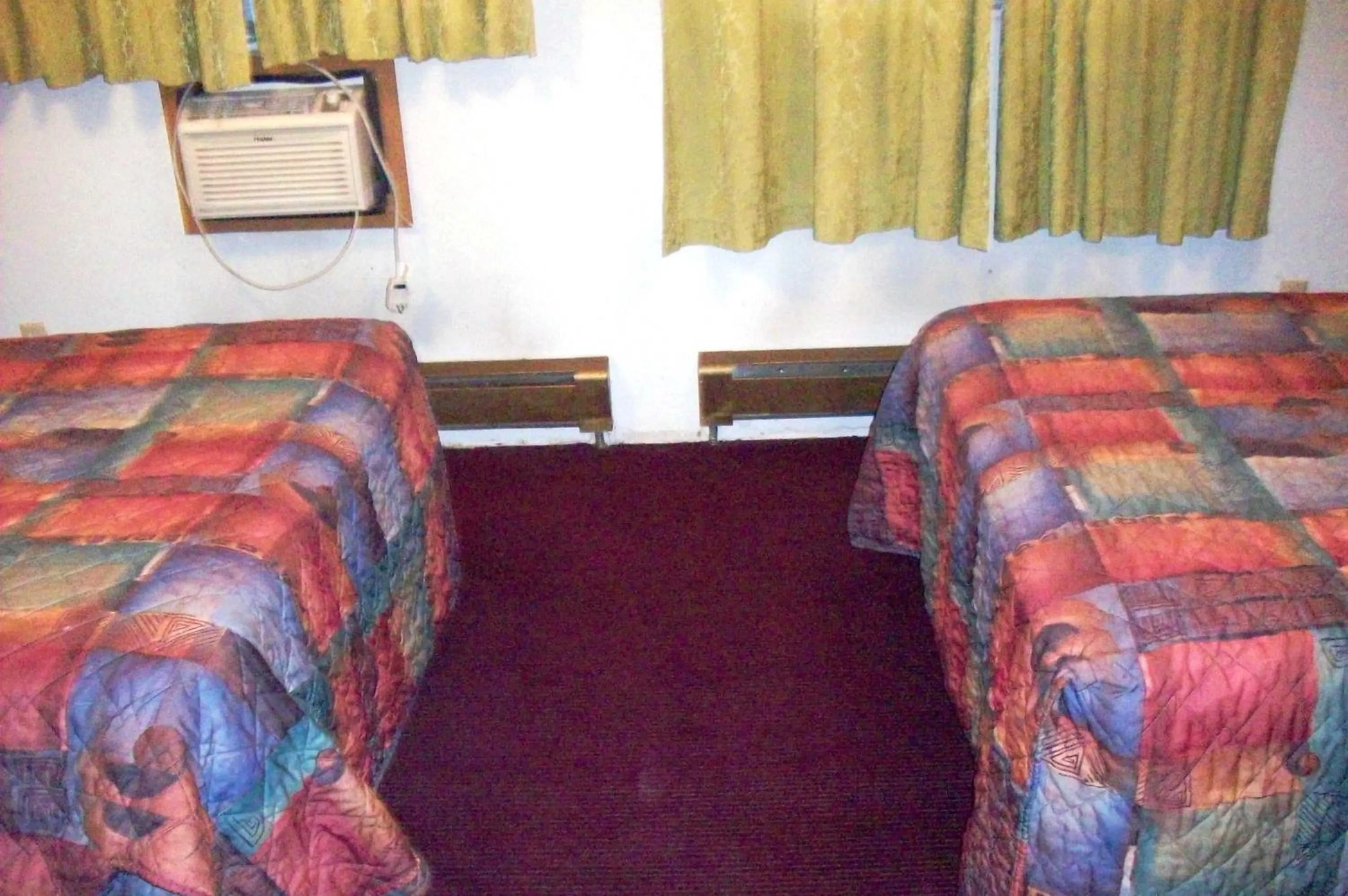 Bed in Hilander Motel