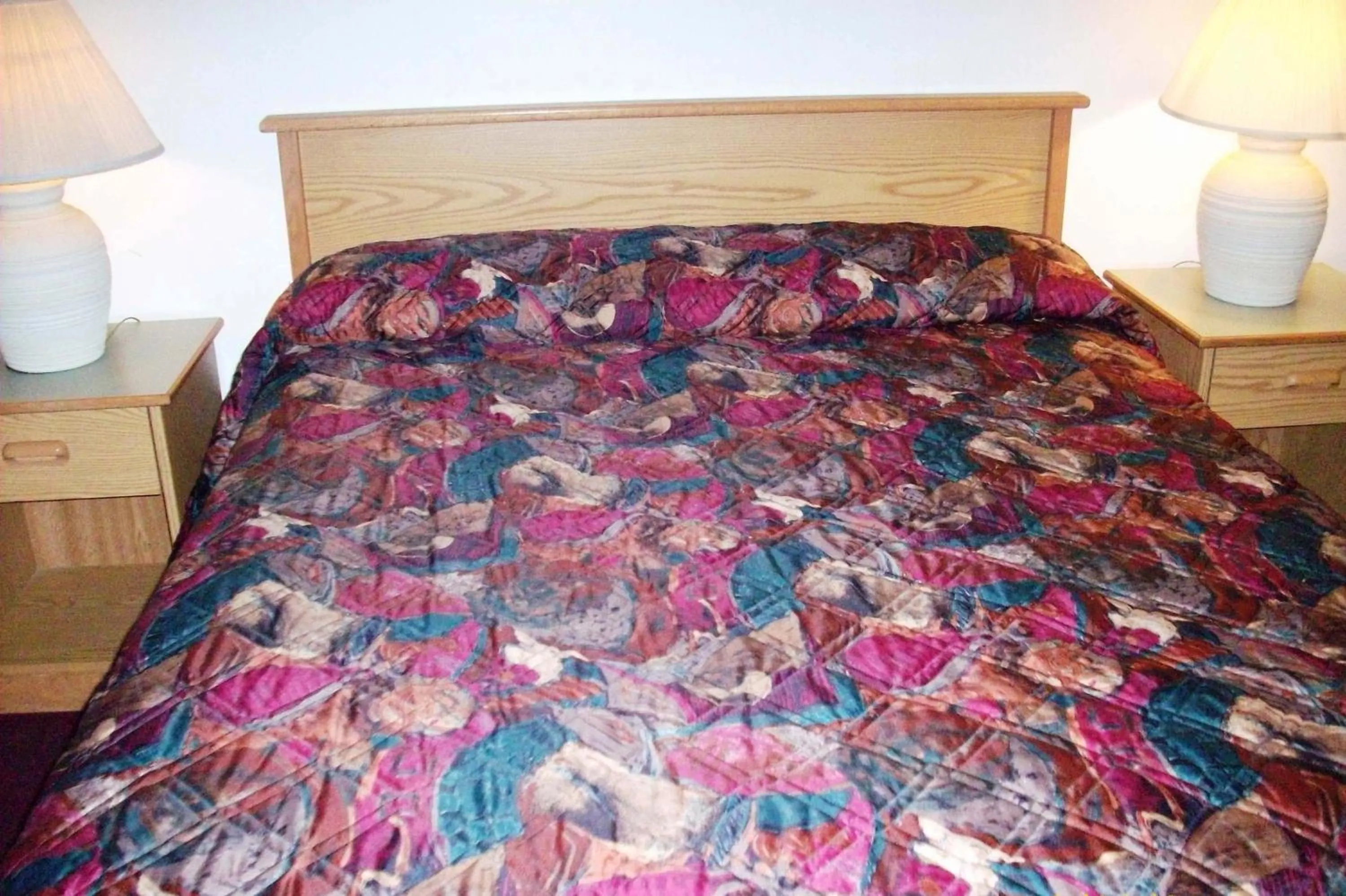 Bed in Hilander Motel