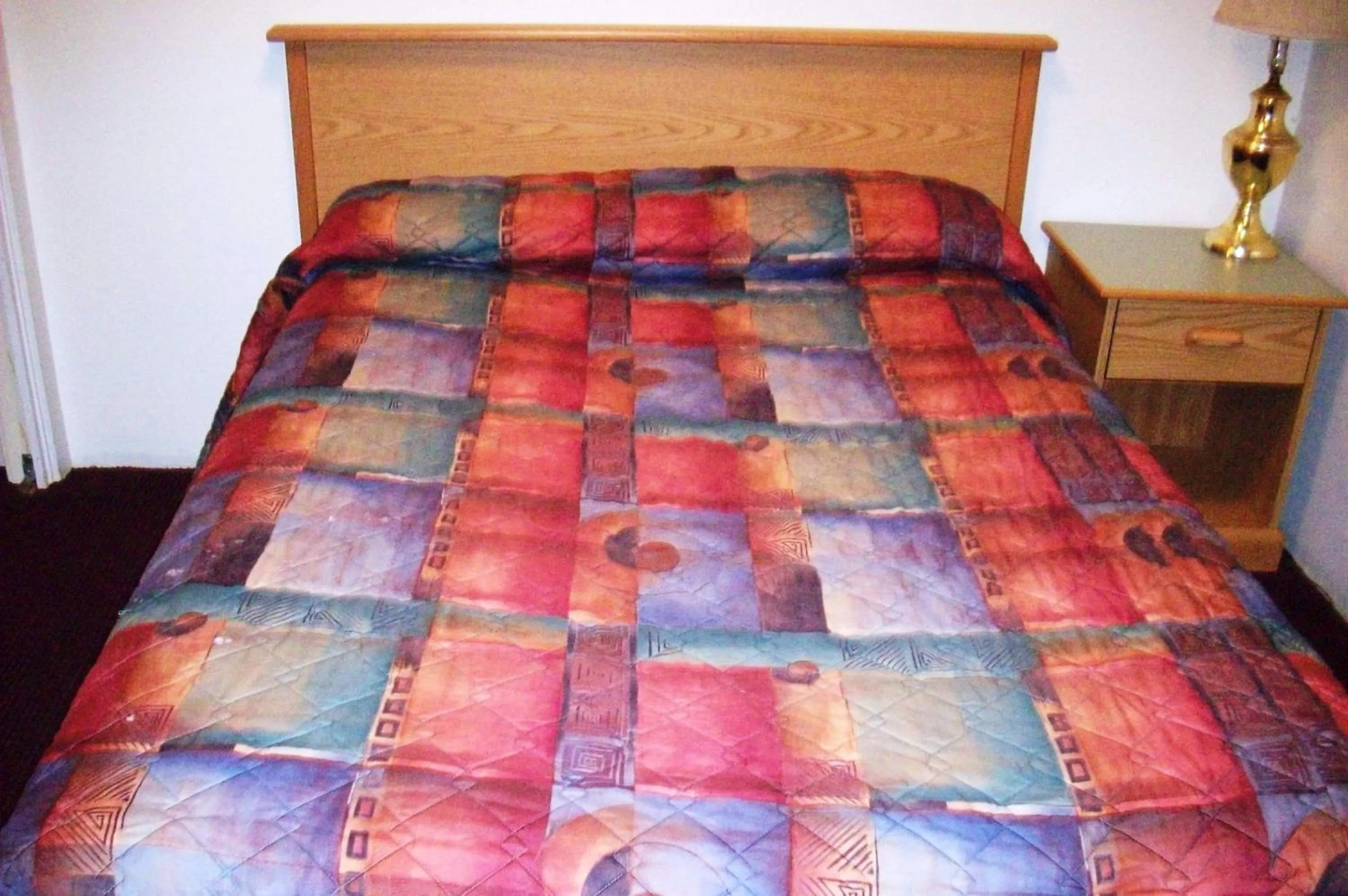 Bed in Hilander Motel