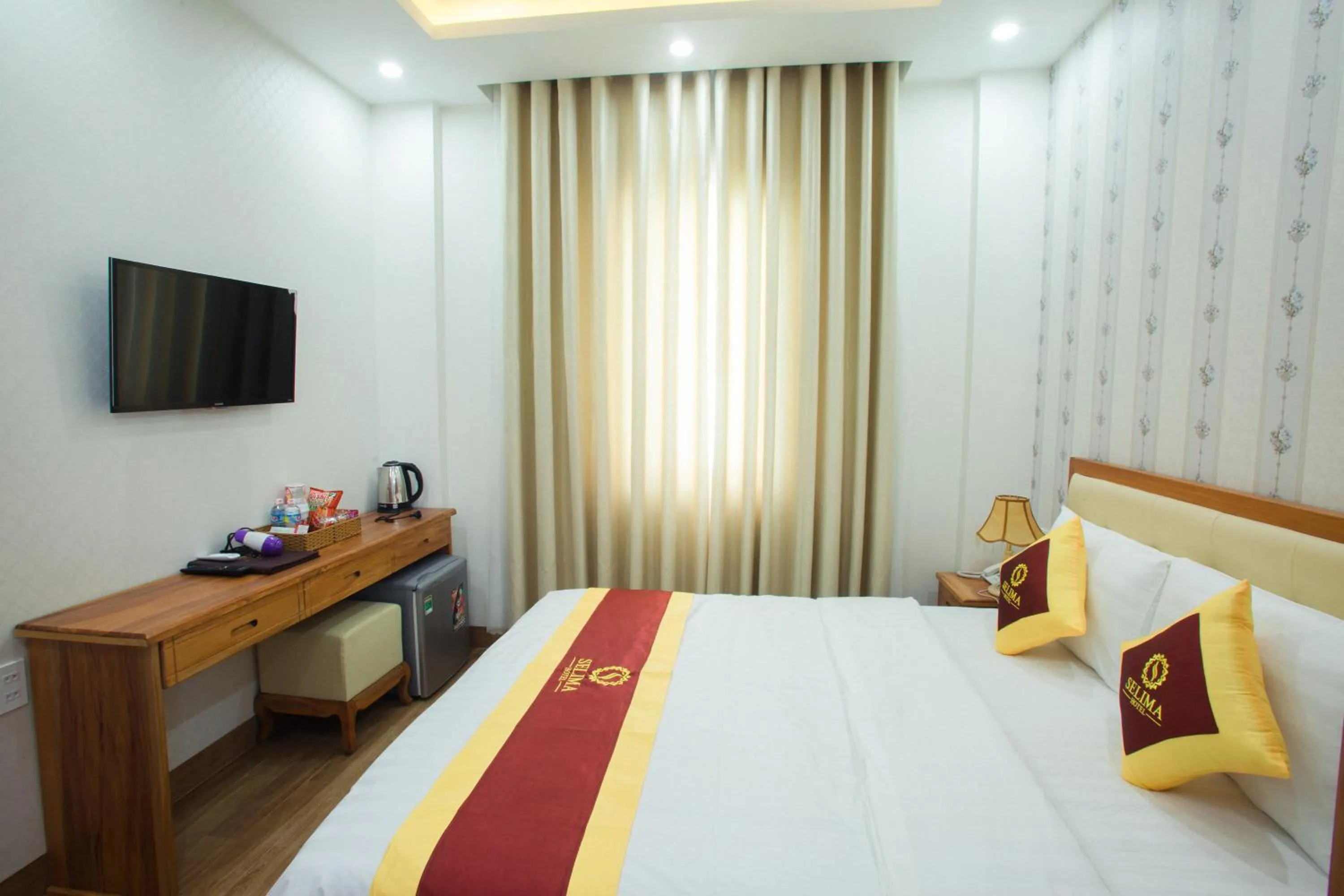 Bedroom, Bed in Selima Hotel