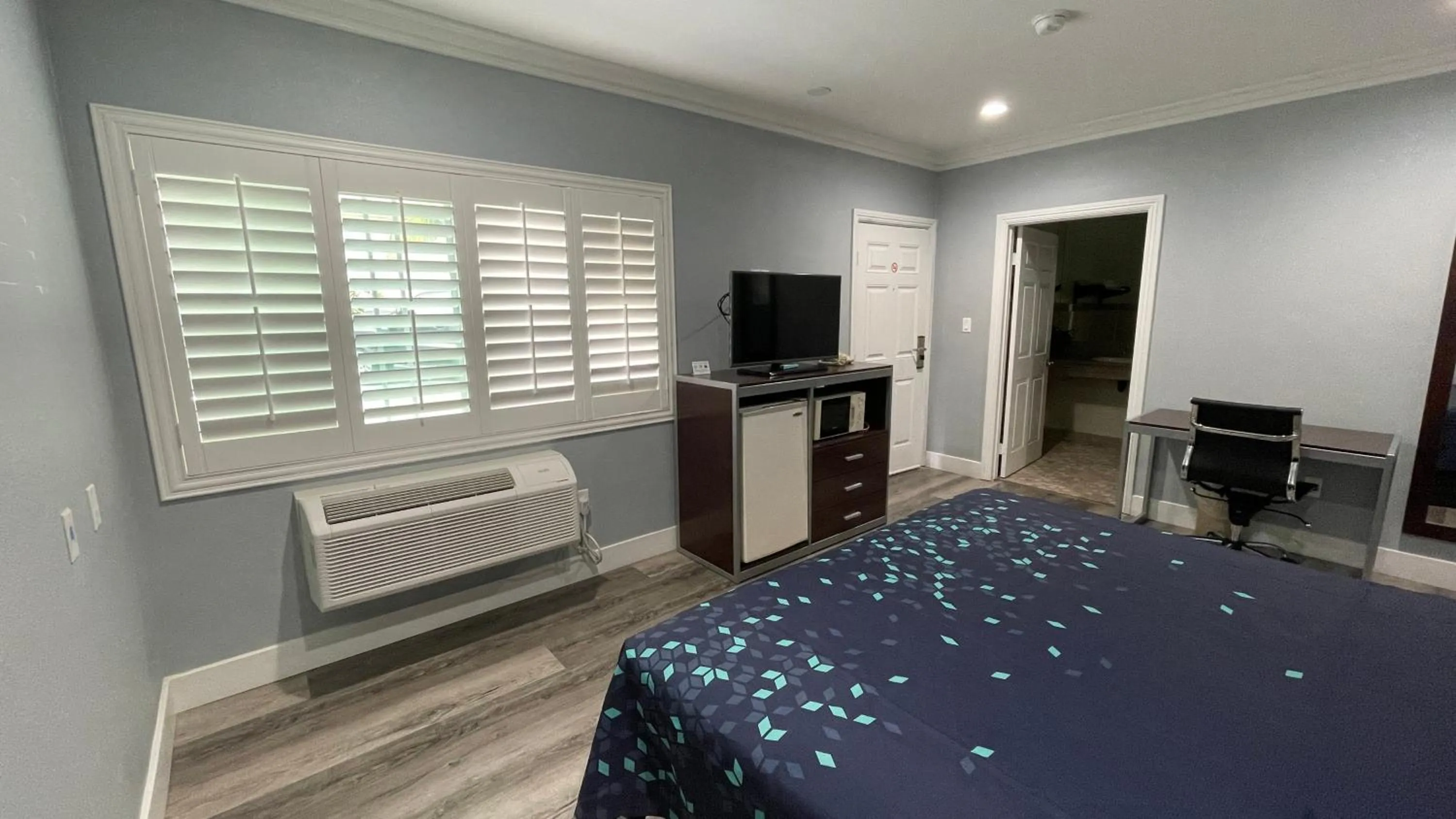 Bed in Regency Motel