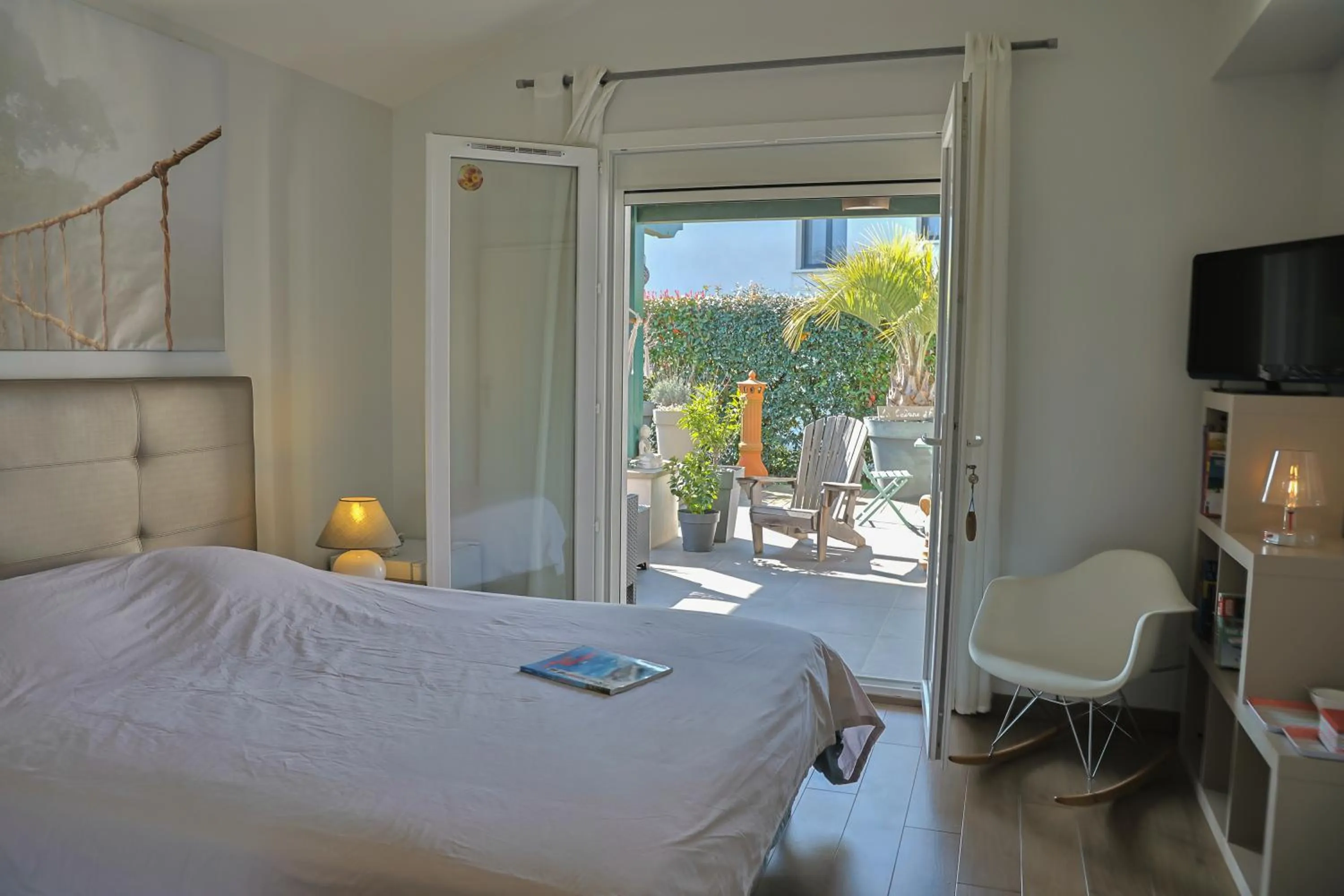 Patio, Bed in MAISON GANTTIPIENEA