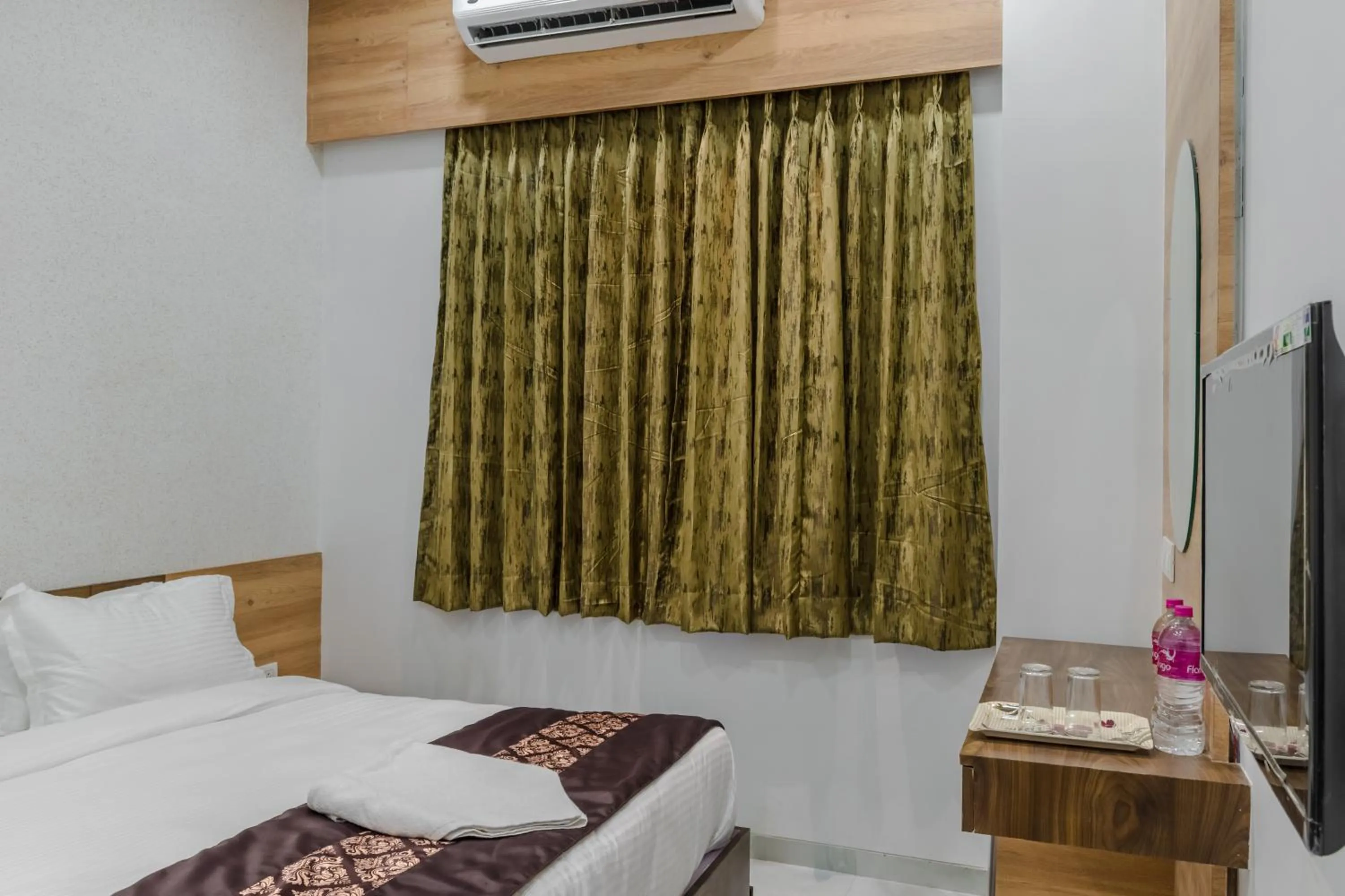 Bedroom, Bed in Meridian Hotel & Banquet