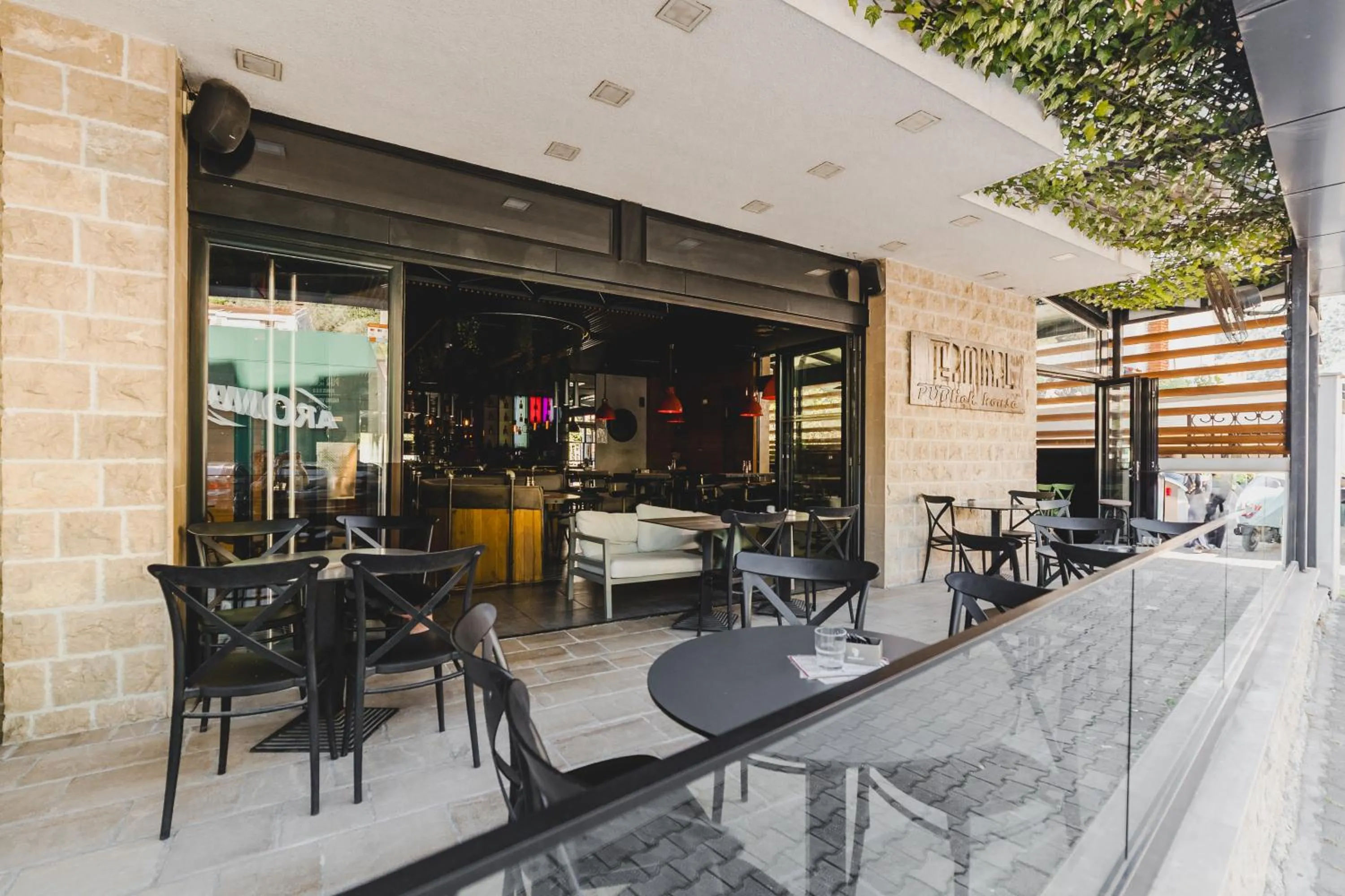 Restaurant/places to eat in Hotel 219 Budva