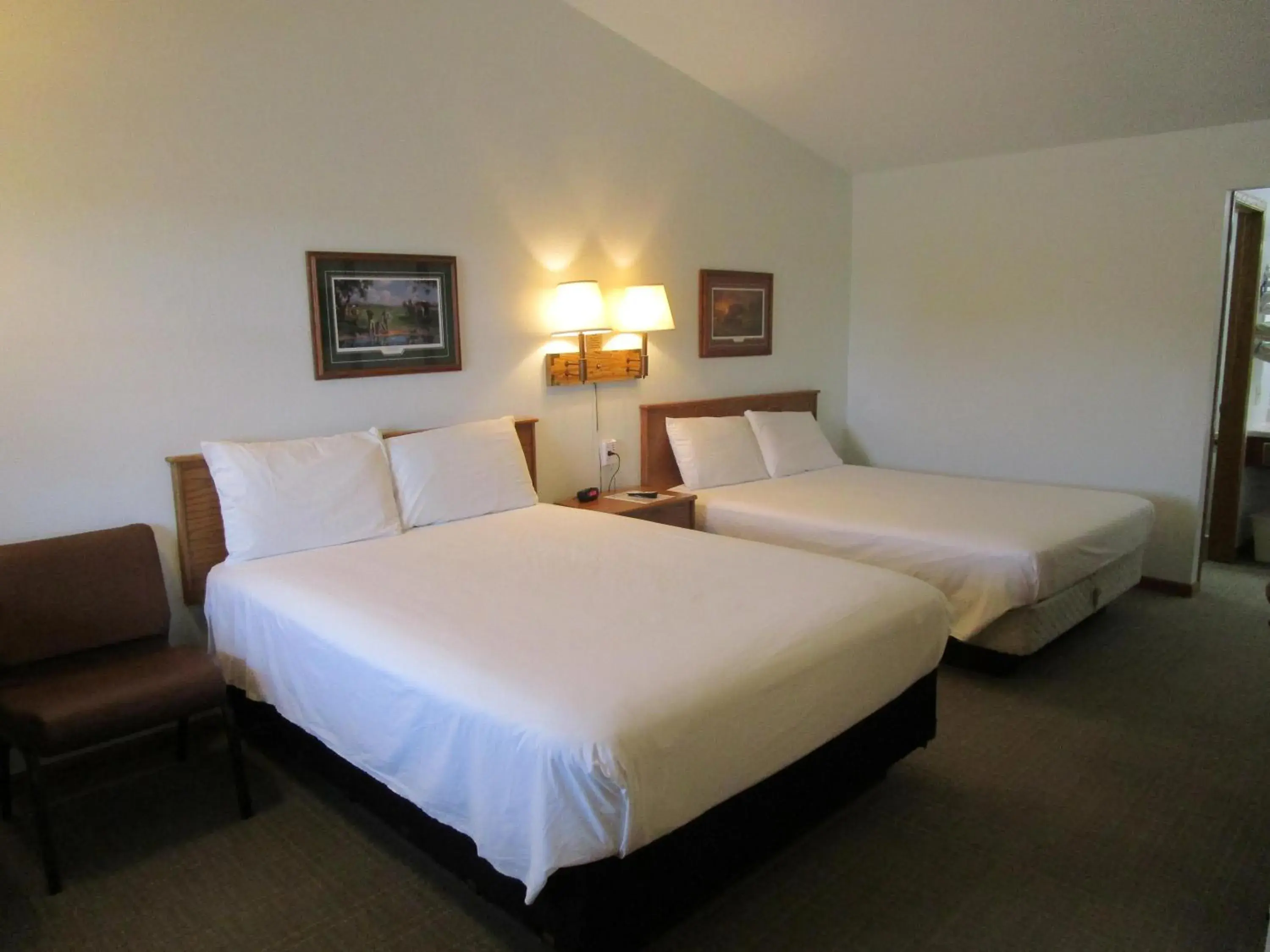 Queen Room with Two Queen Beds in Dakota Country Inn Queen Room with Two Queen Beds in Dakota Country Inn