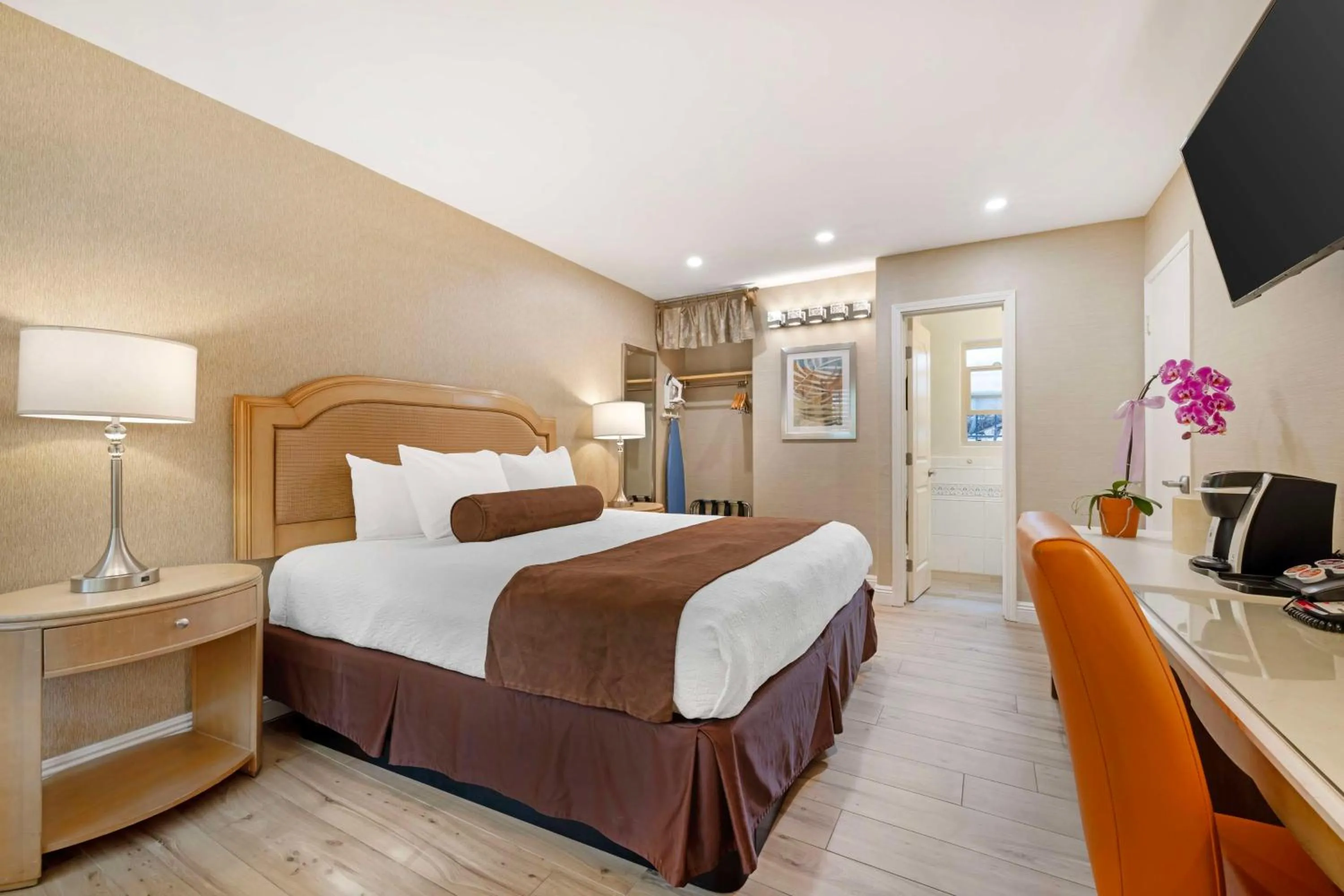 Bedroom, Bed in Best Western Downtown San Diego