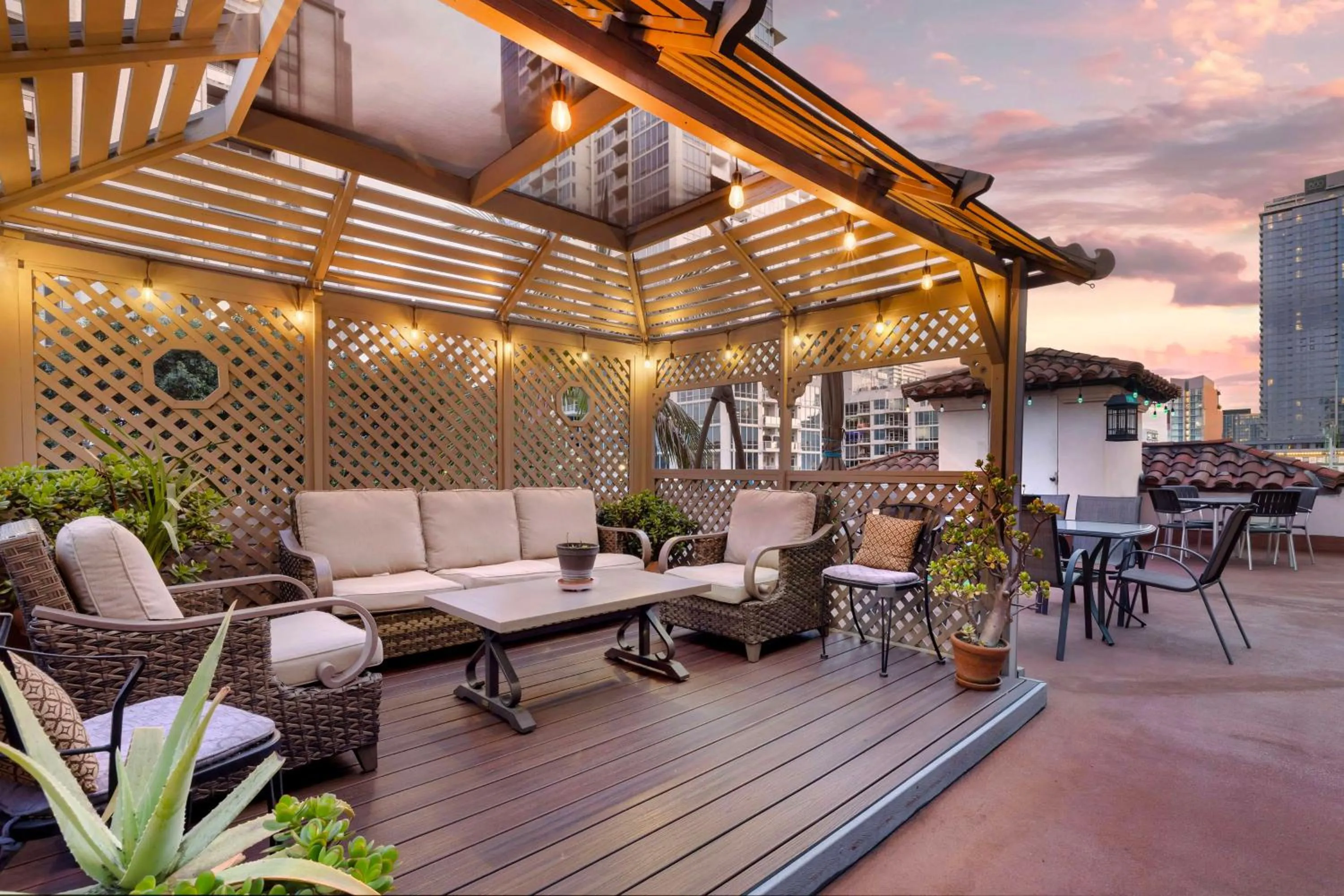 Property building in Best Western Downtown San Diego