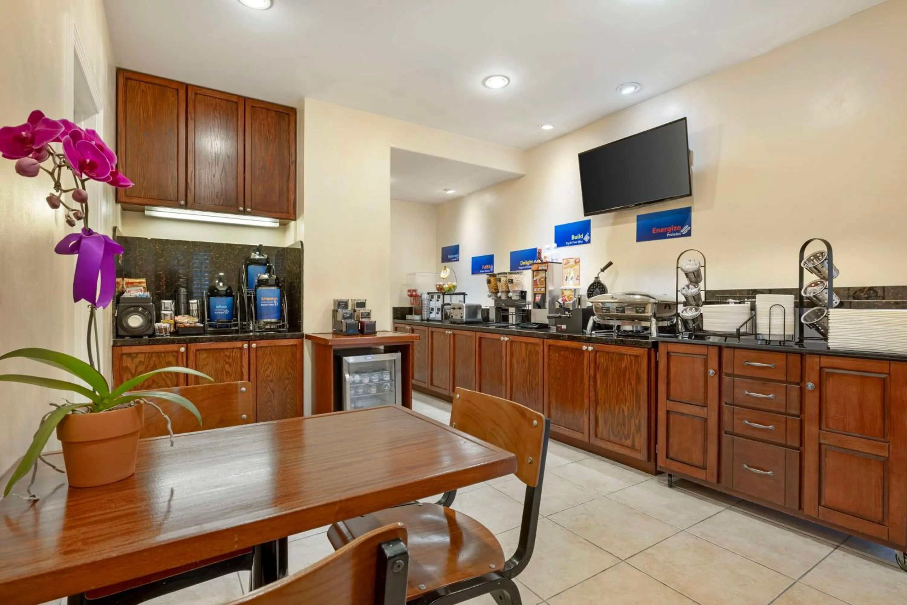 Breakfast in Best Western Downtown San Diego