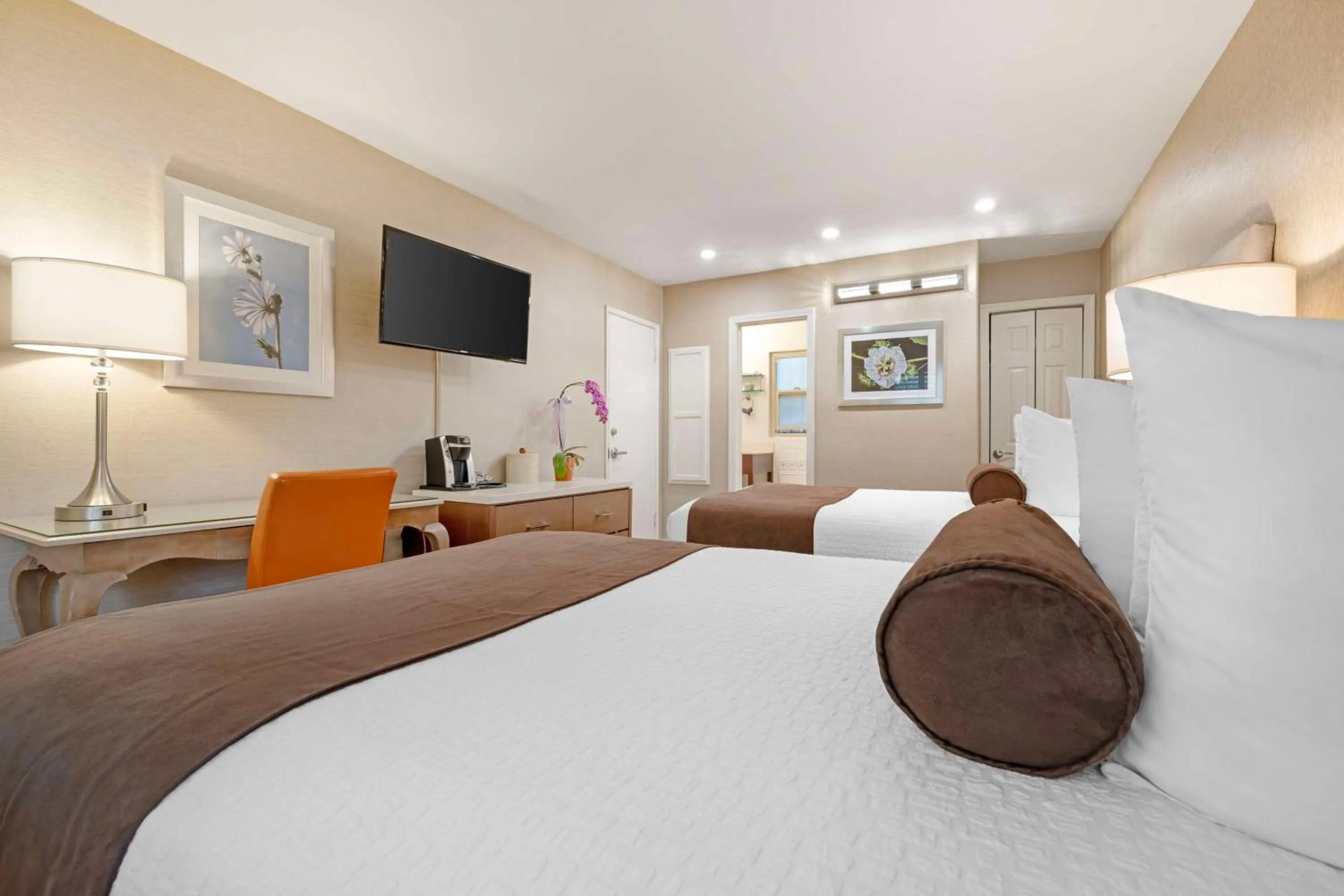 Bedroom, Bed in Best Western Downtown San Diego