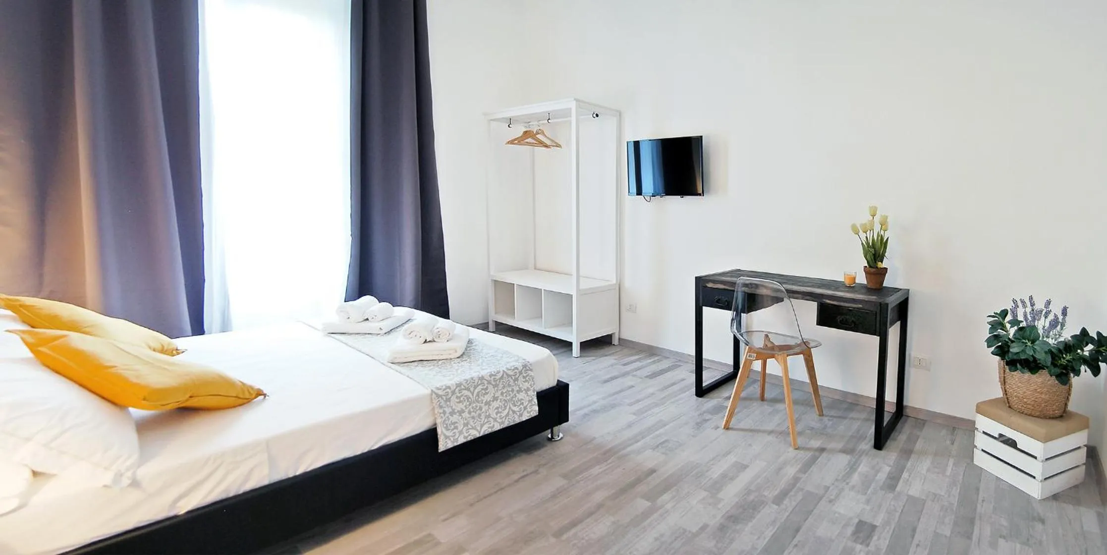 Bed in Pompeo Magno White Luxury Apartment