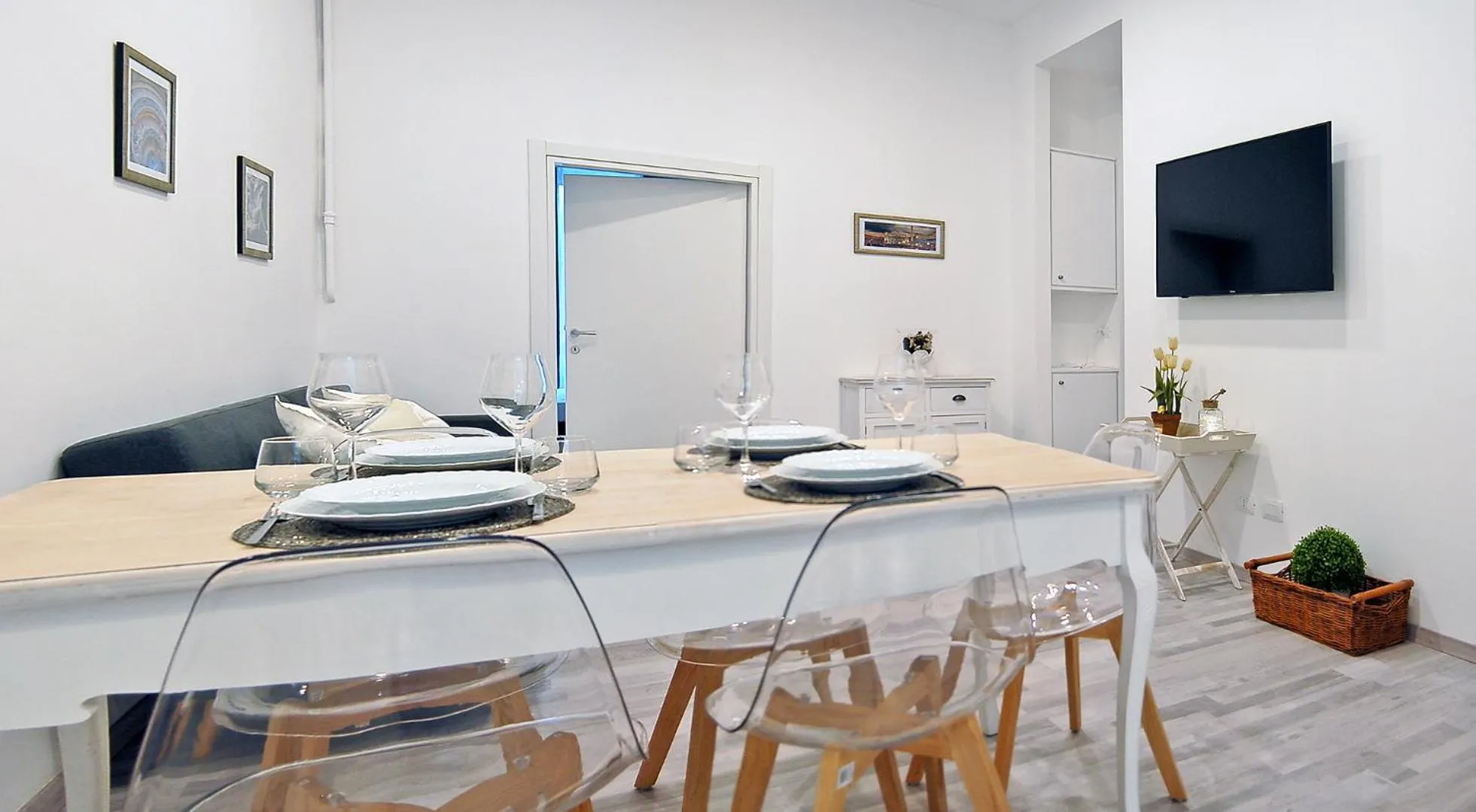 Pompeo Magno White Luxury Apartment
