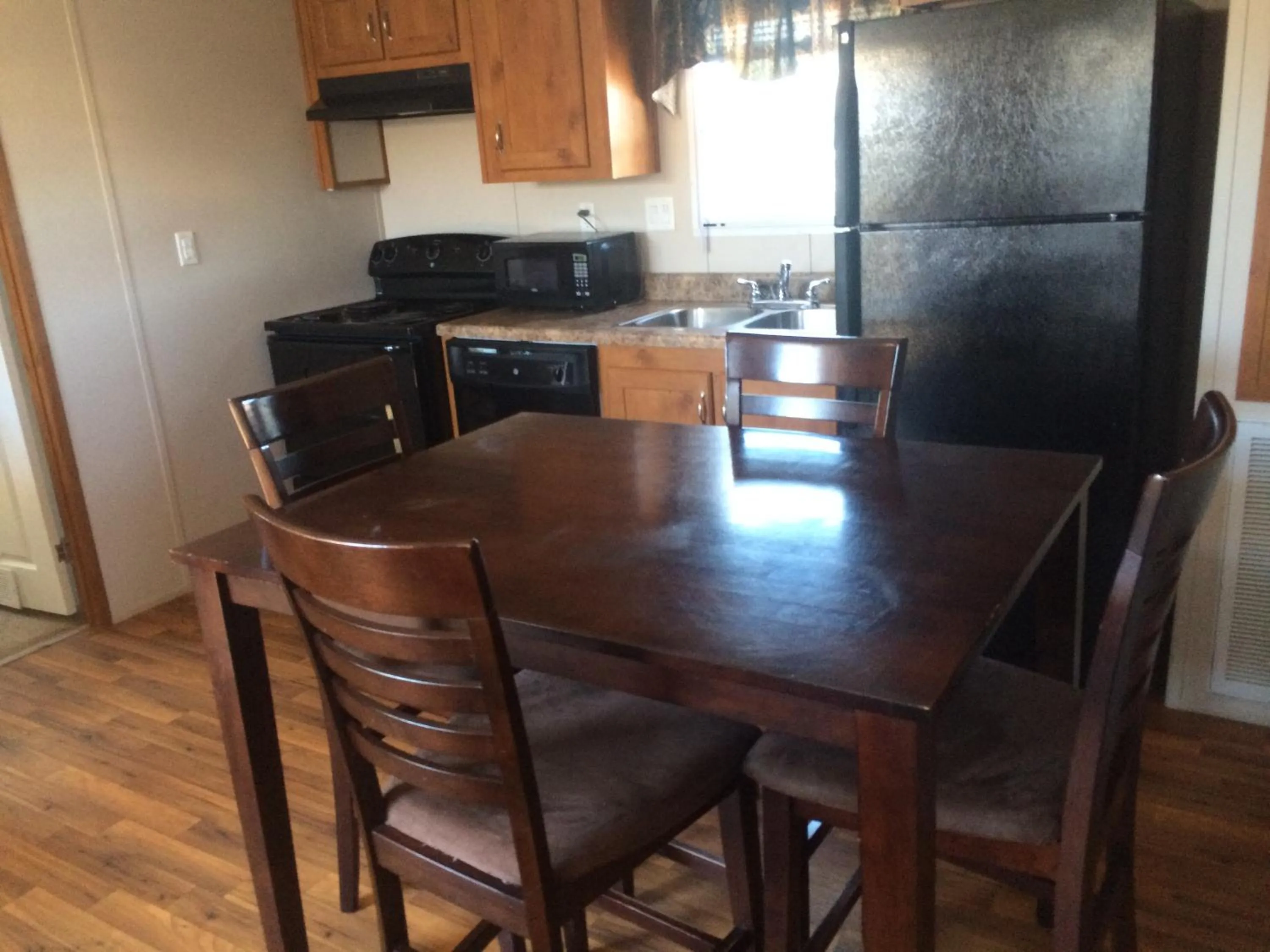 Dining area in Cotulla Executive Inn