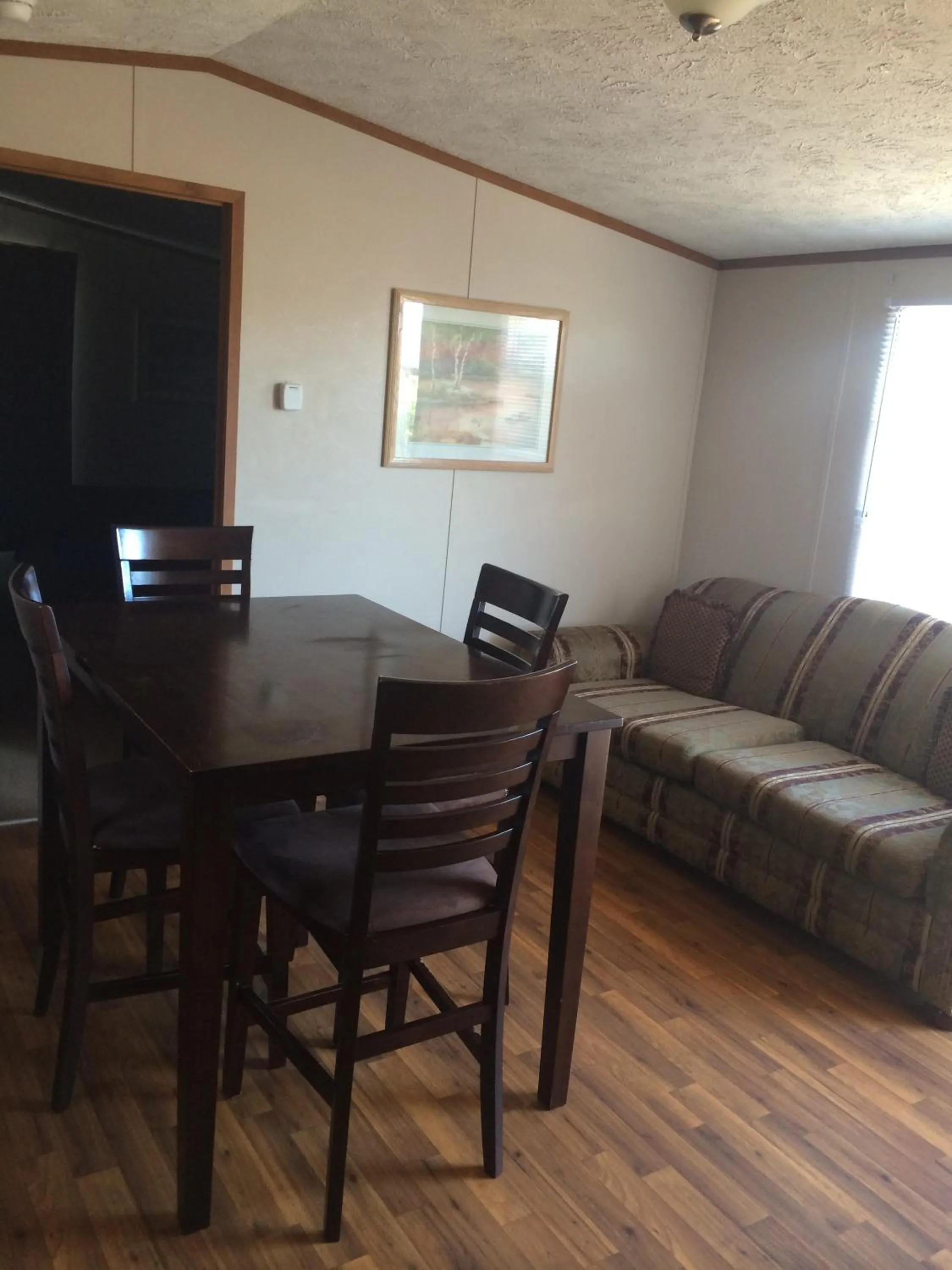 Seating area in Cotulla Executive Inn