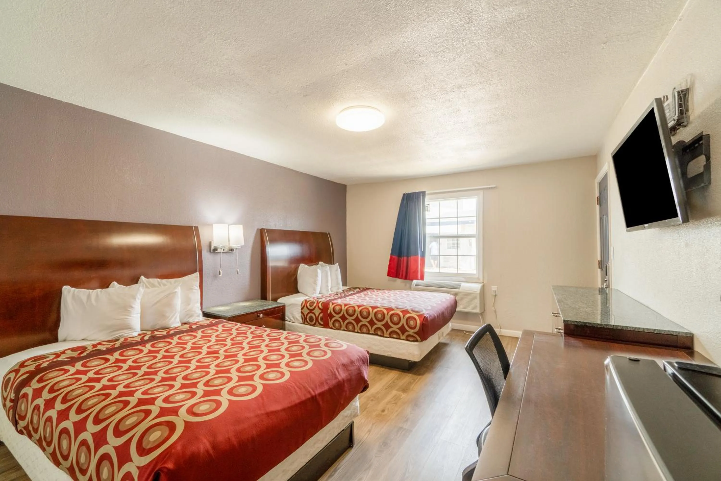 Bedroom, Bed in Economy Inn By OYO, Lamesa TX