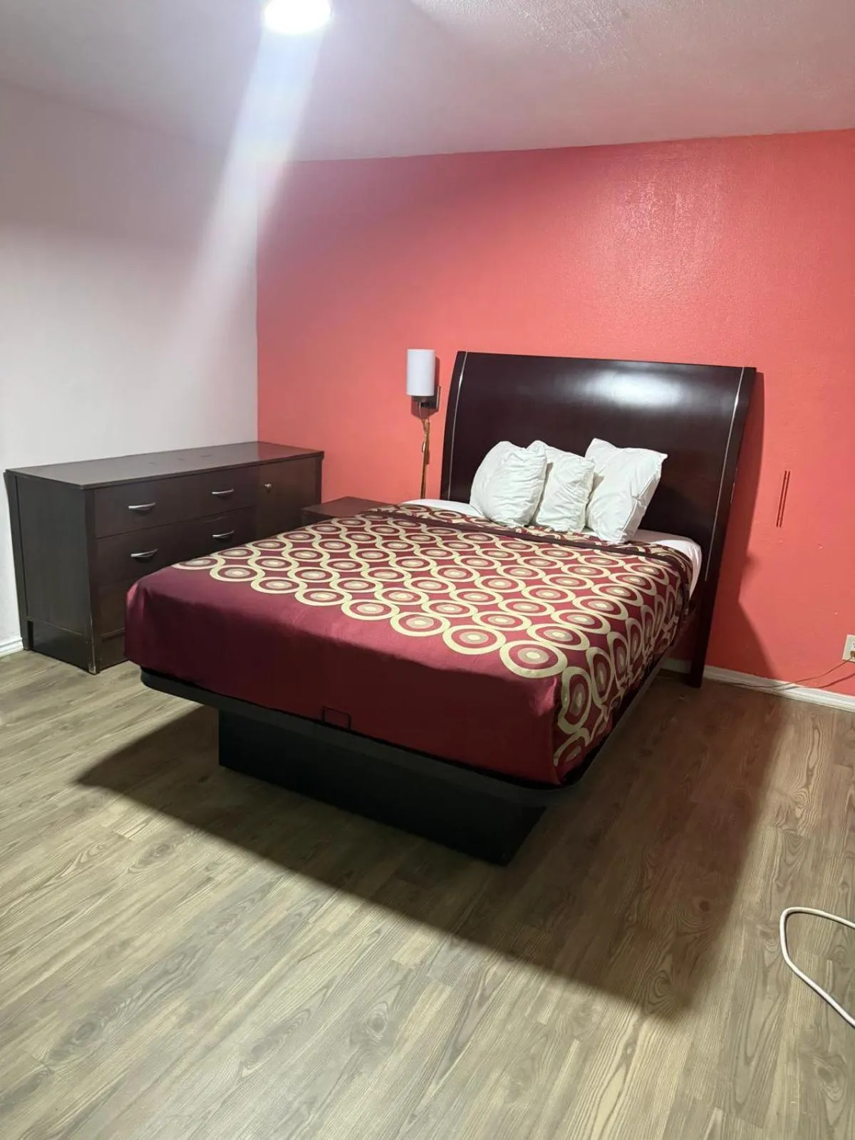 Bedroom, Bed in Economy Inn By OYO, Lamesa TX