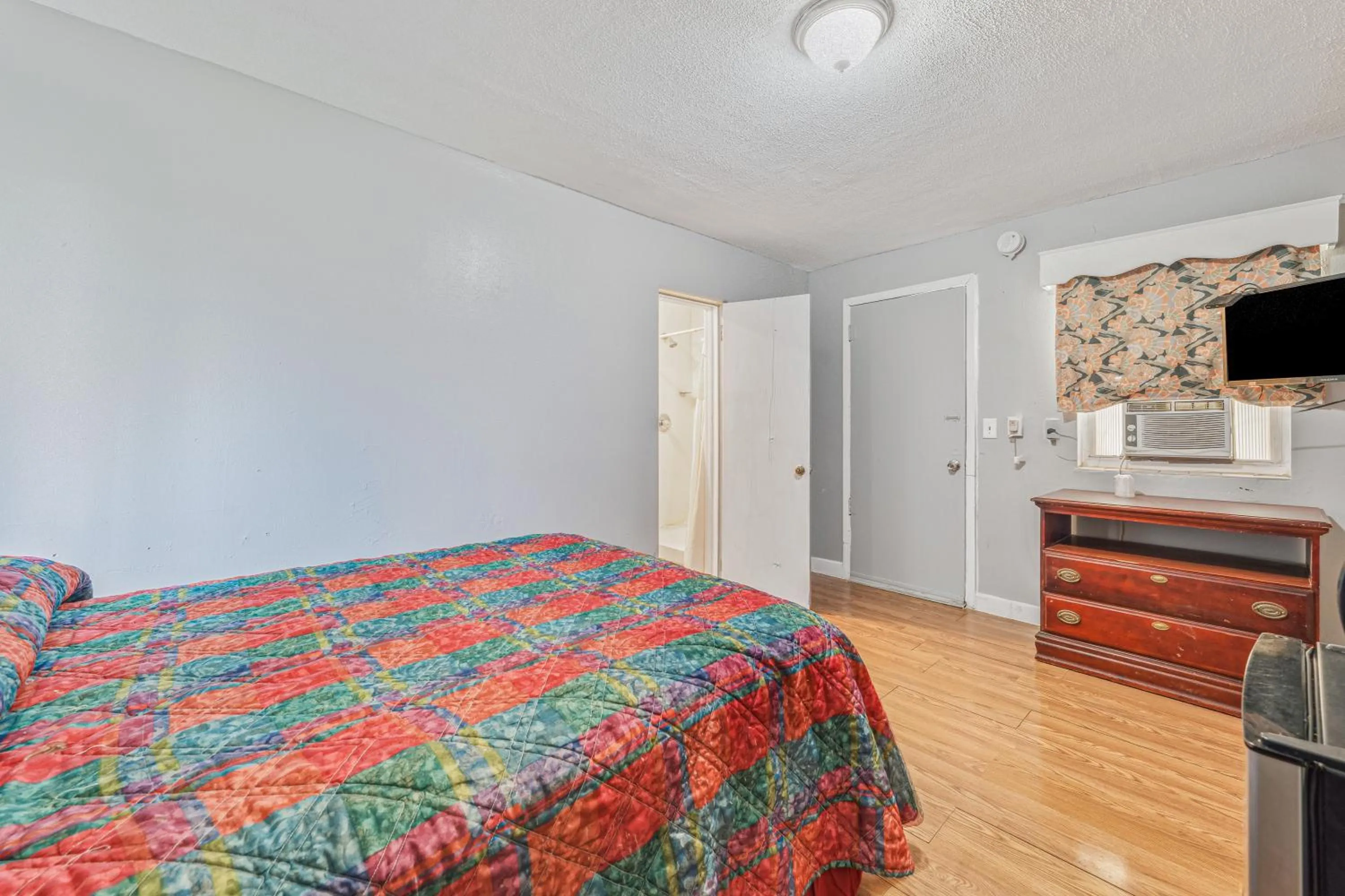 Bedroom, Bed in Flint Motel by OYO MI Near I-475
