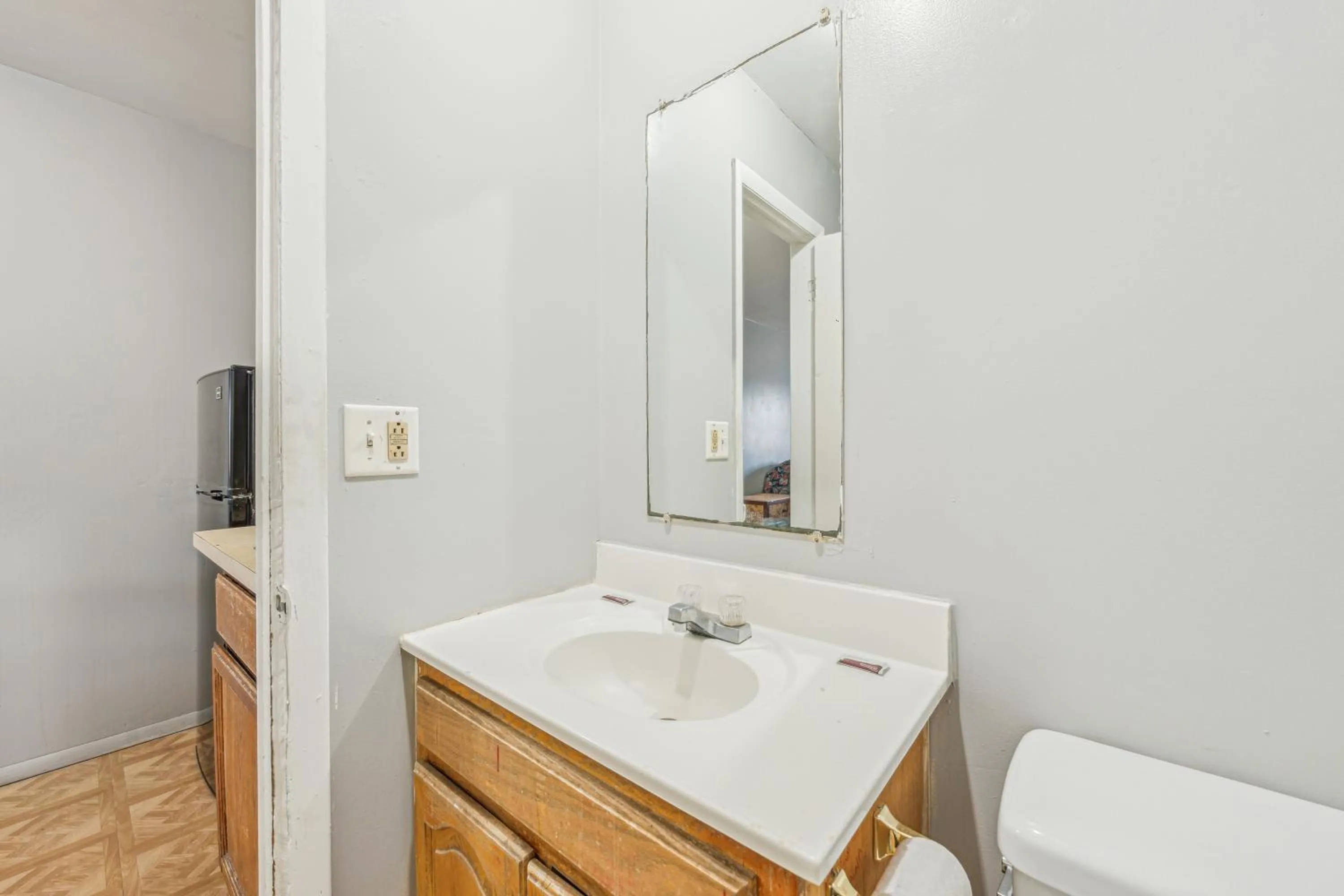 Bathroom in Flint Motel by OYO MI Near I-475