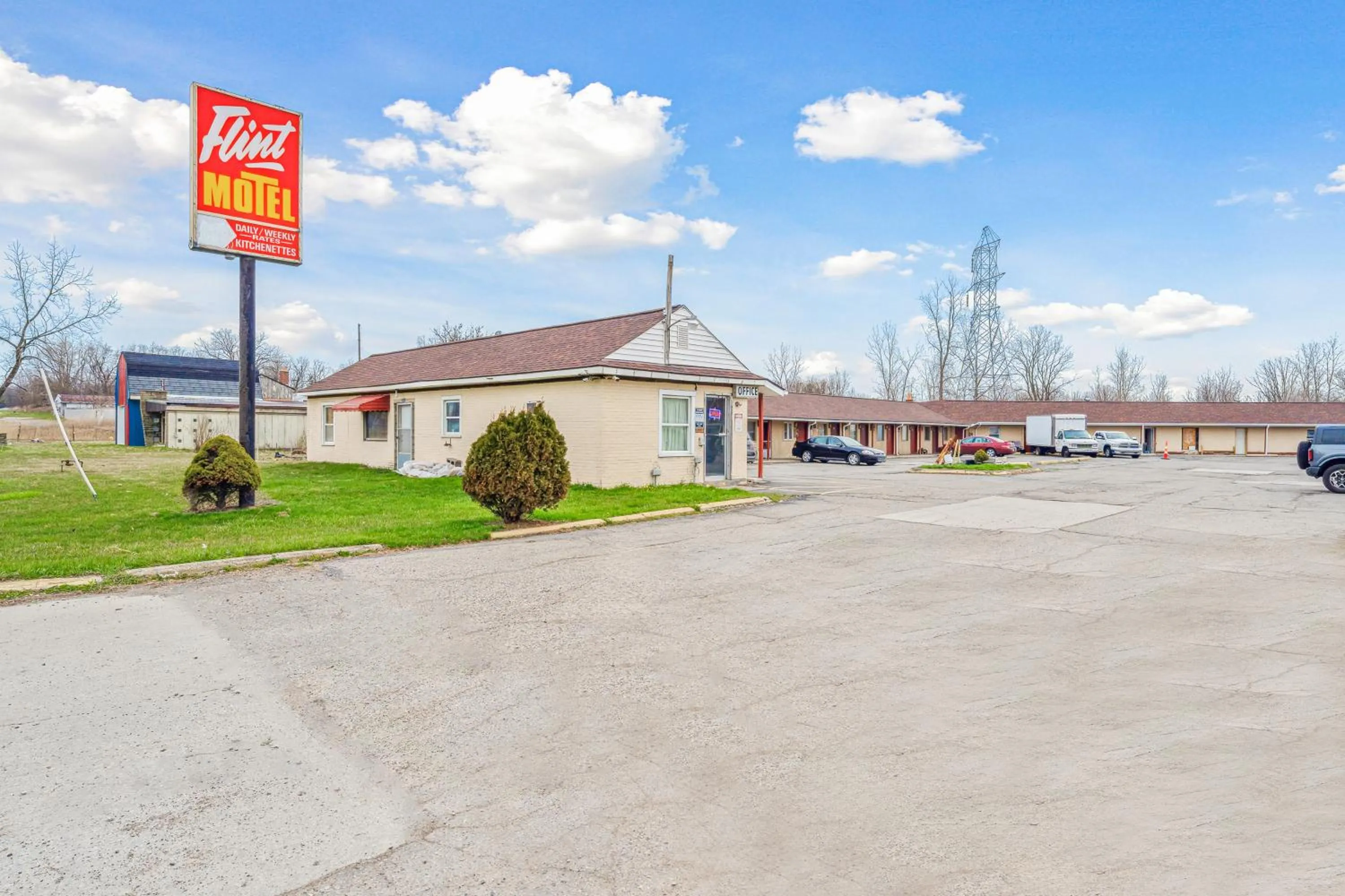 Facade/entrance in Flint Motel by OYO MI Near I-475