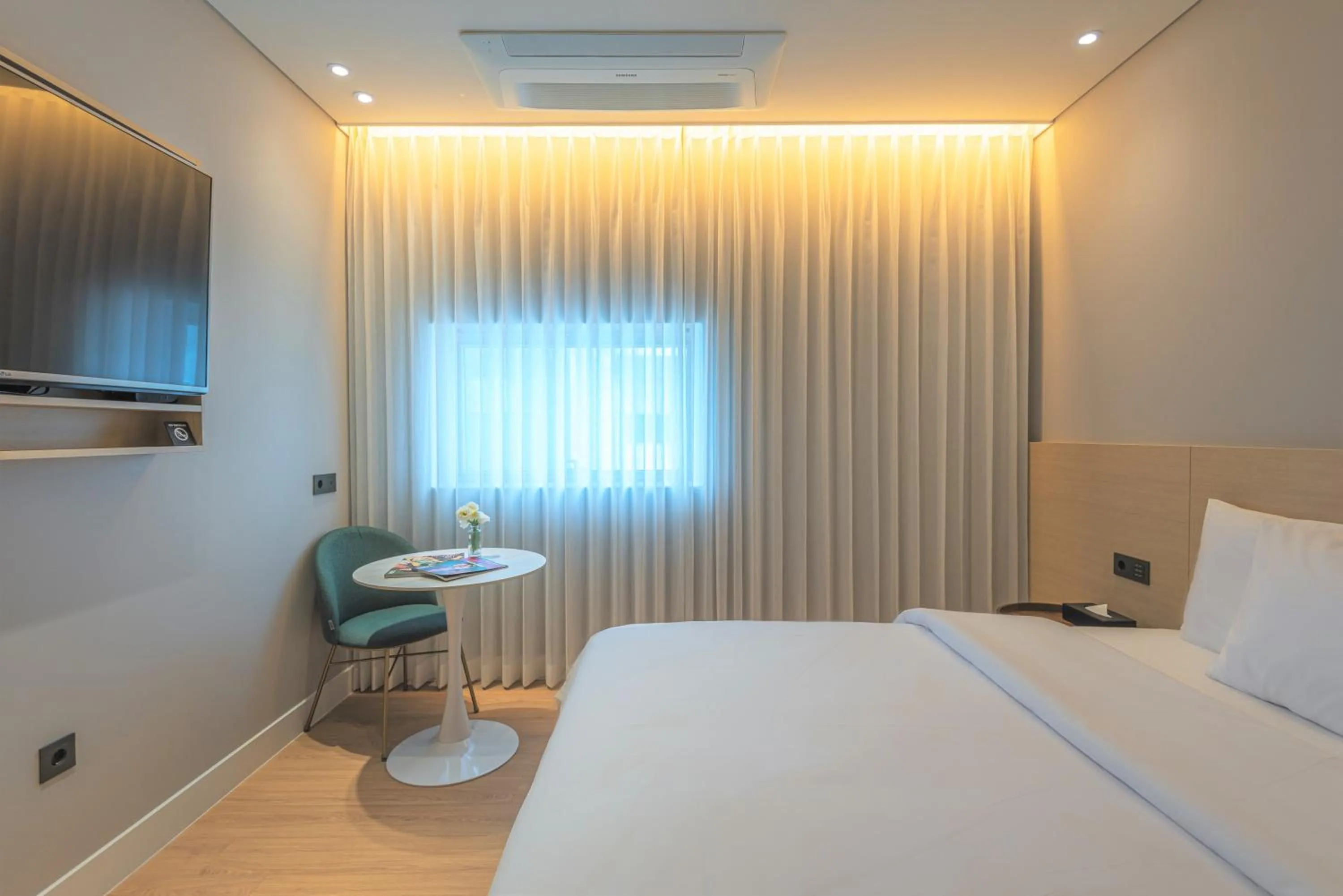 Bedroom, Bed in Hotel Marine view