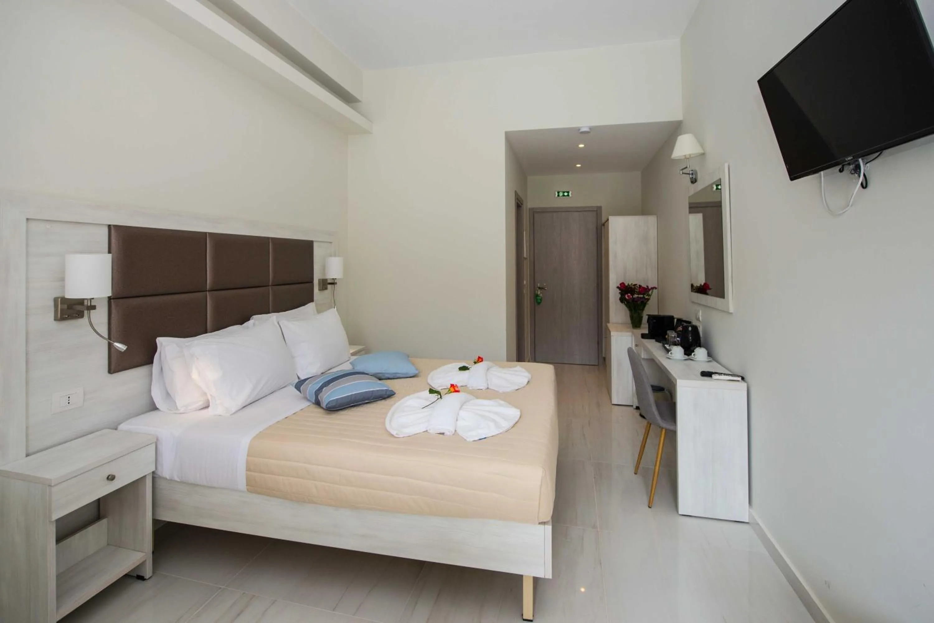 Photo of the whole room, Bed in Amour Holiday Resort