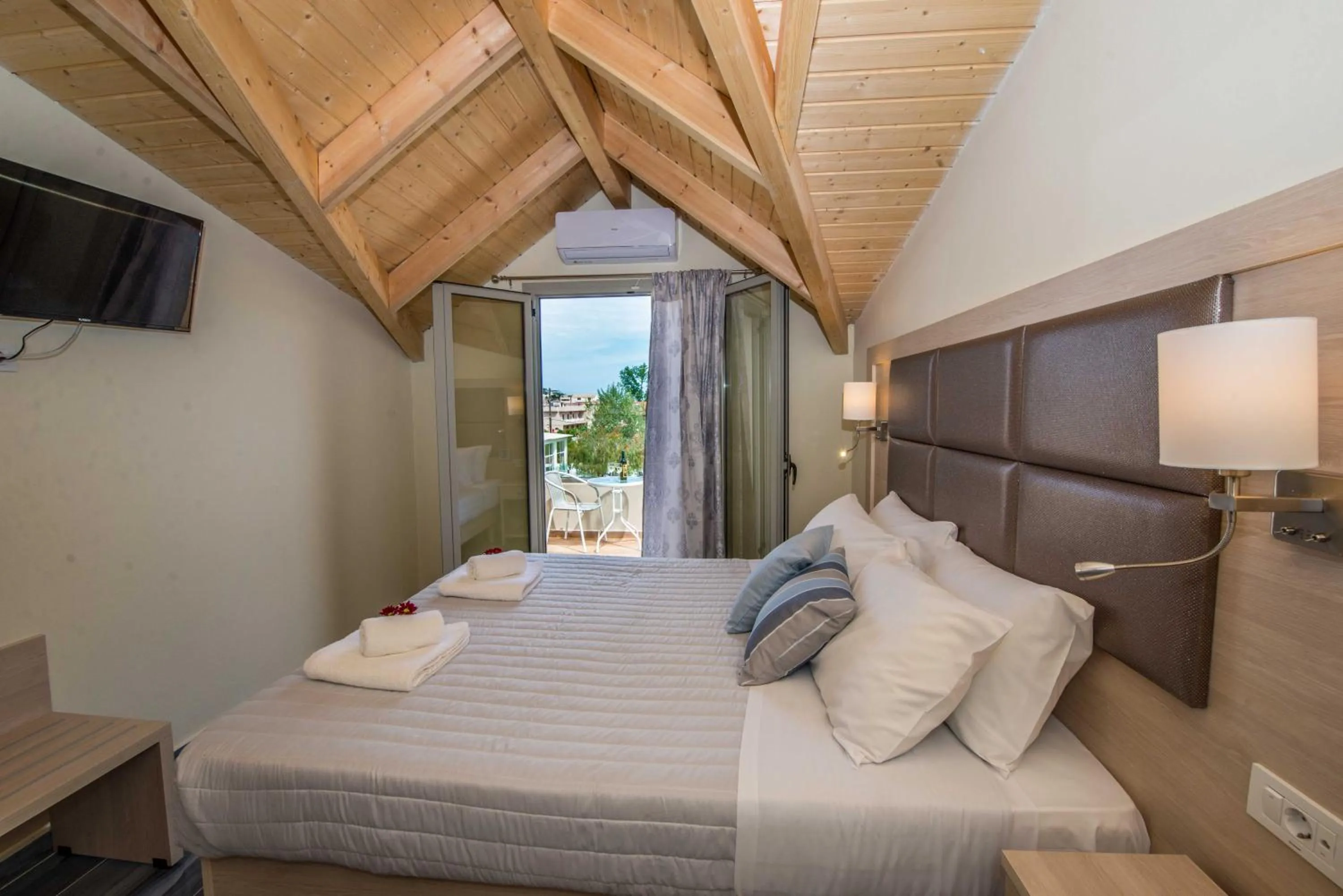 Photo of the whole room, Bed in Amour Holiday Resort