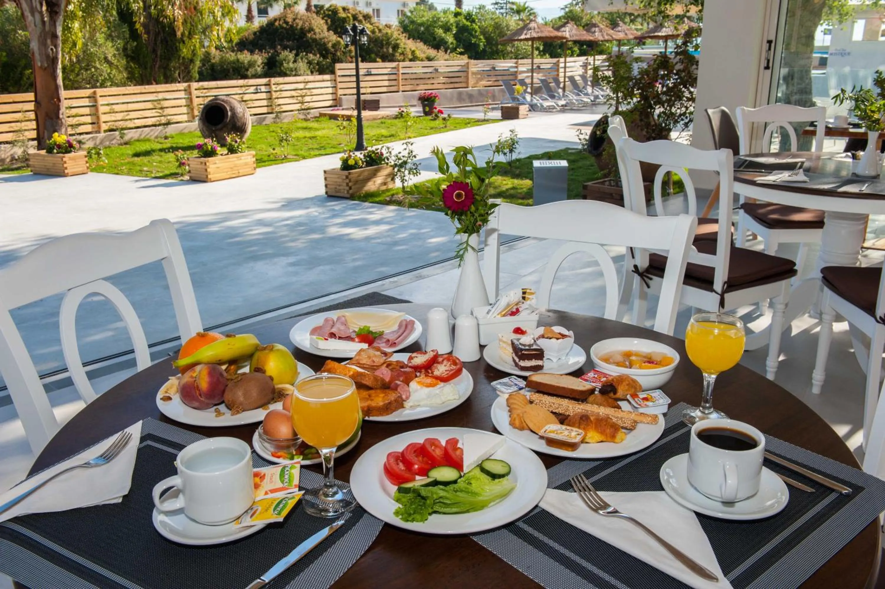 Breakfast in Amour Holiday Resort