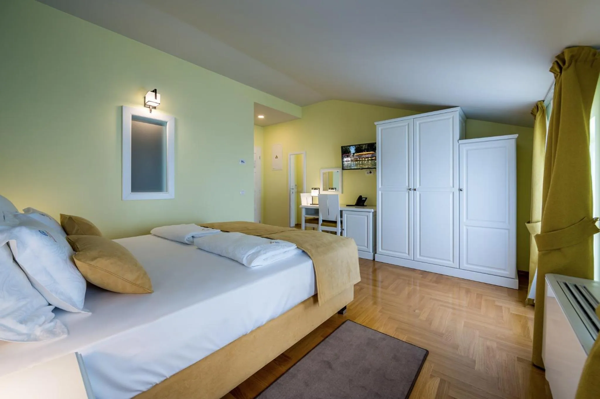 Photo of the whole room, Bed in Hotel Domino