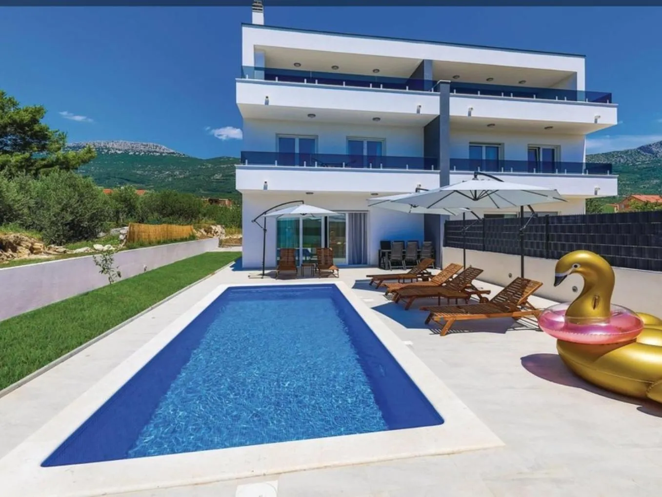 NEW VILLA DAVID, WI-FI, IPTV, 5 bedrooms, 4 bathrooms