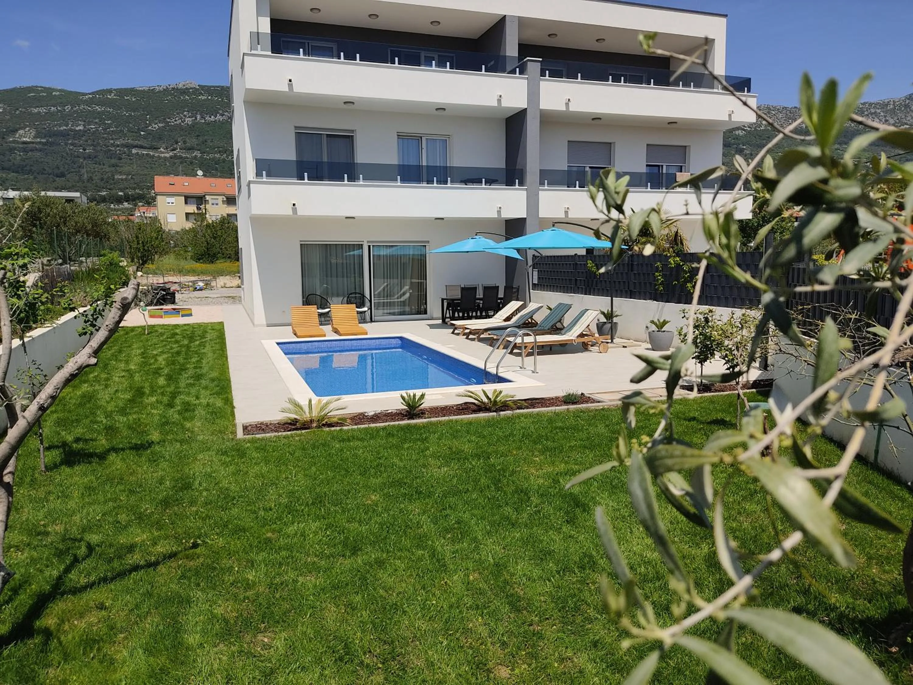 NEW VILLA DAVID, WI-FI, IPTV, 5 bedrooms, 4 bathrooms
