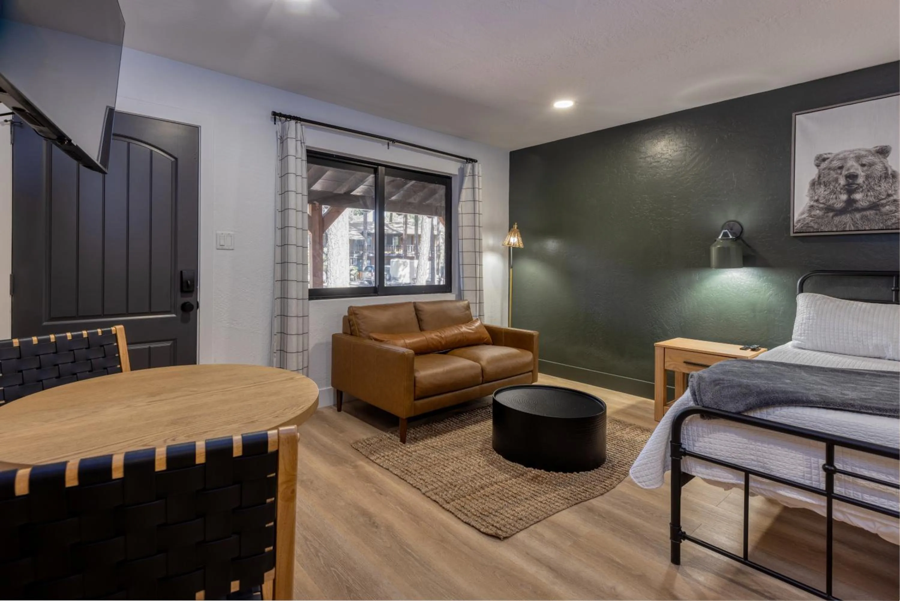 Bed in TimberLodge Inn