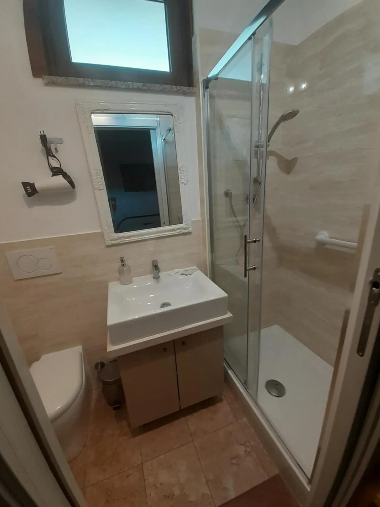 Shower in B&B Villa Bucceri