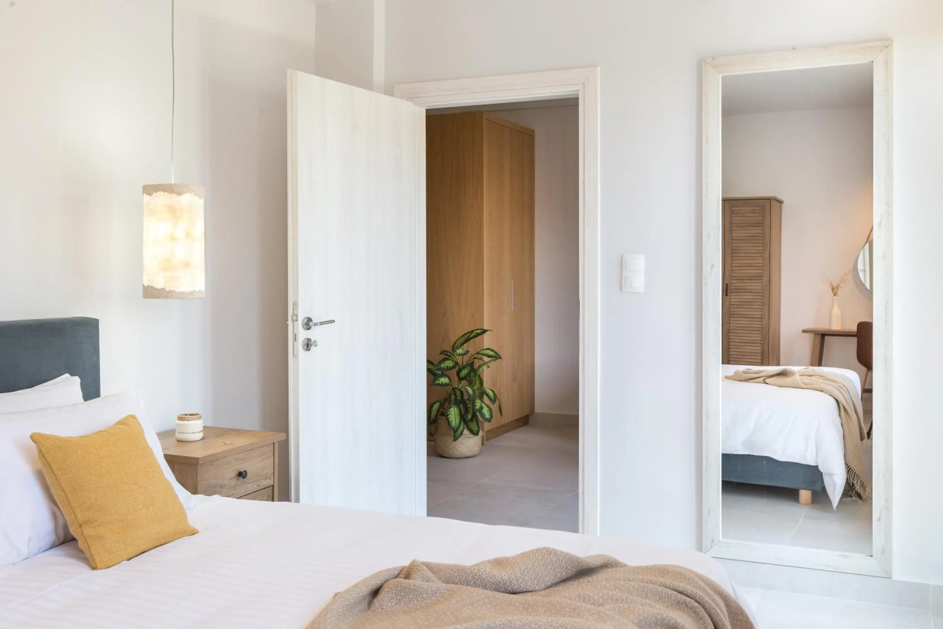 Bedroom, Bed in Calmare suites