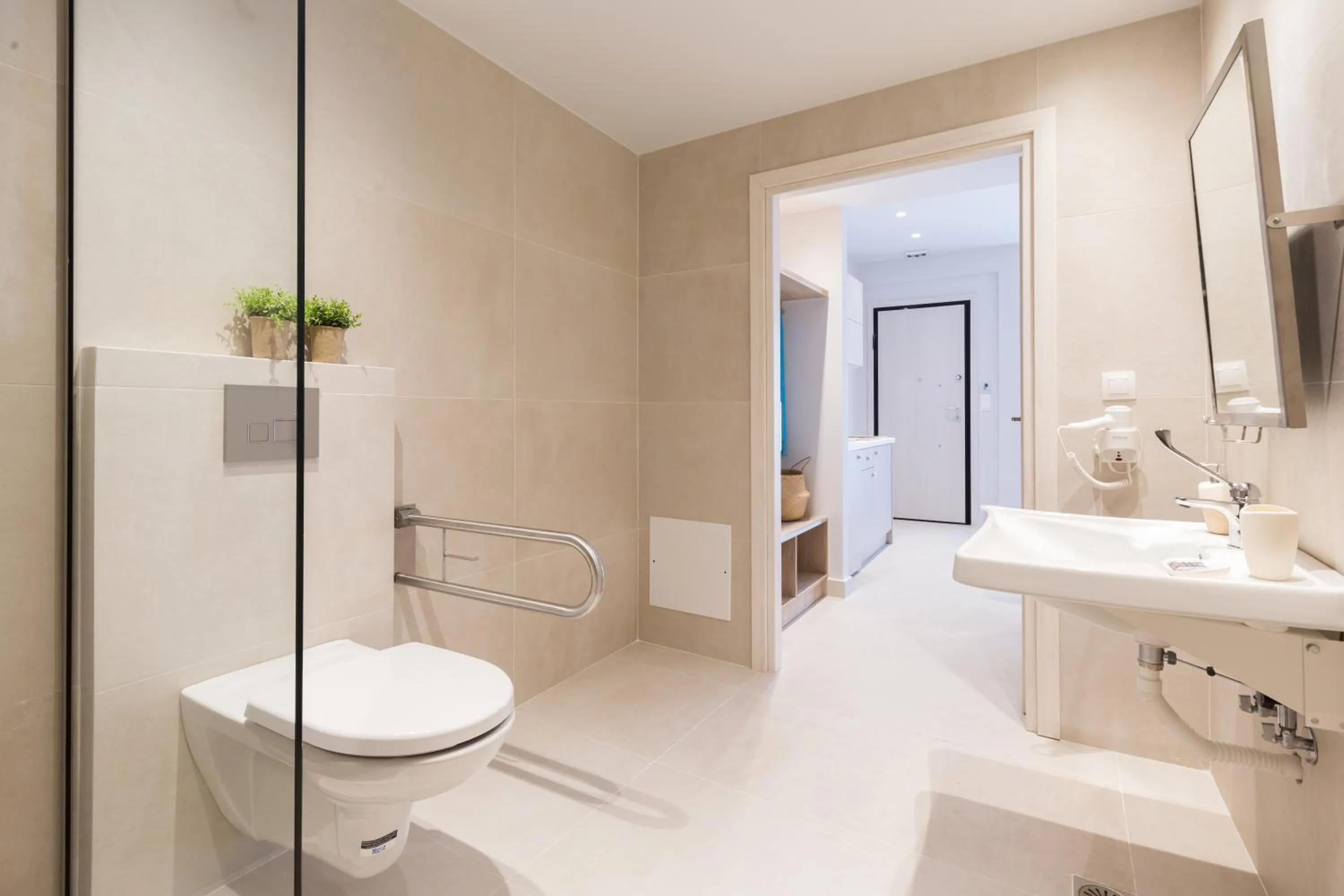 Shower in Calmare suites