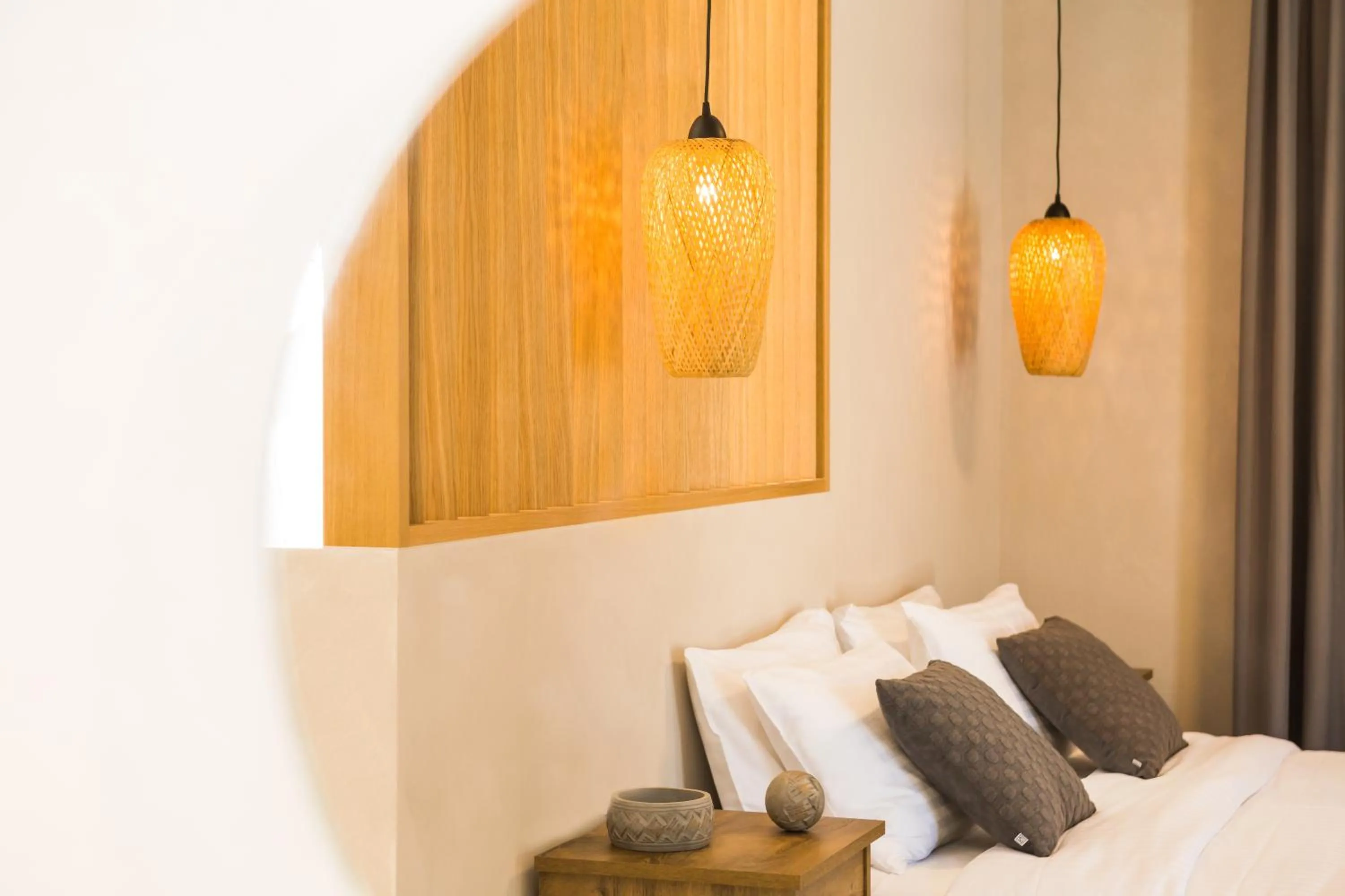 Photo of the whole room, Bed in Calmare suites