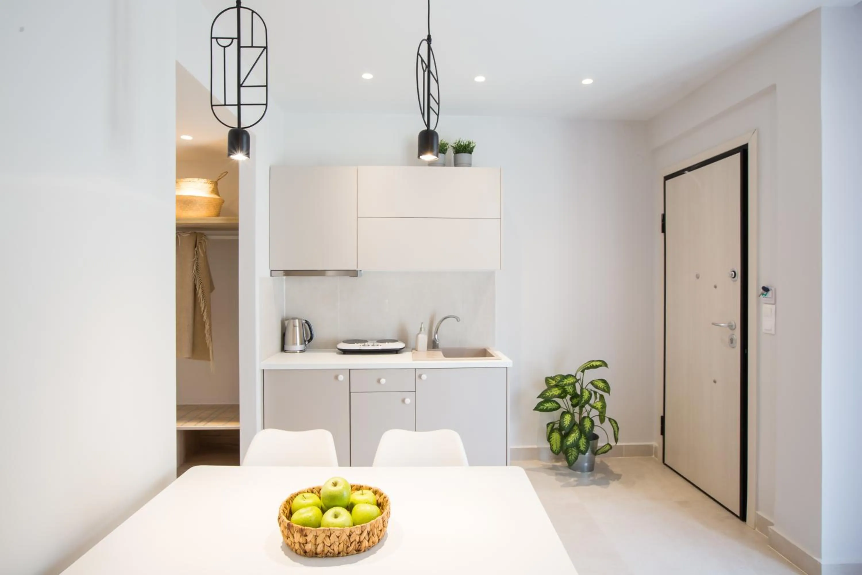 Kitchen or kitchenette in Calmare suites