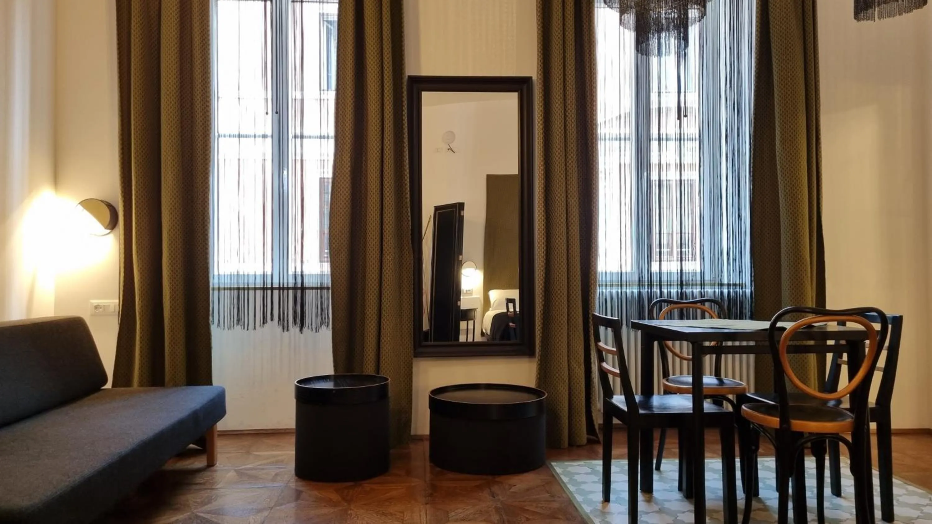 Decorative detail in Dada