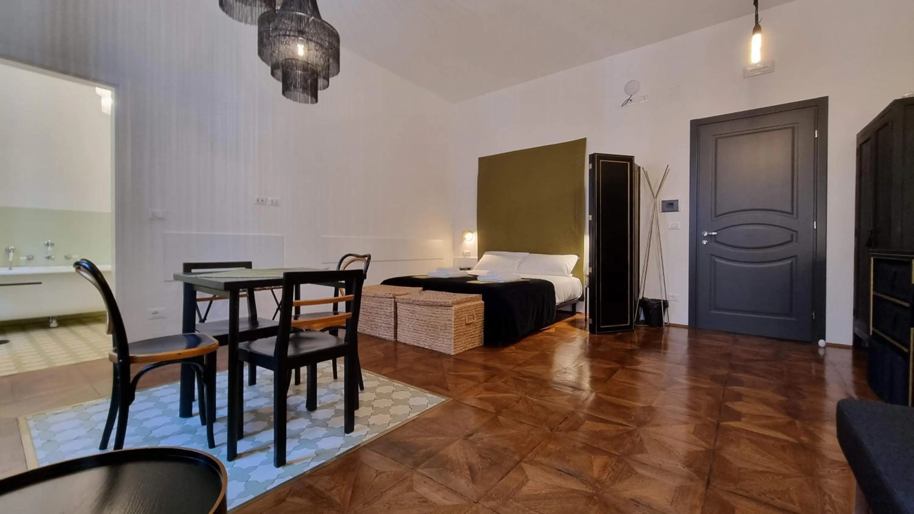 Photo of the whole room, Bed in Dada