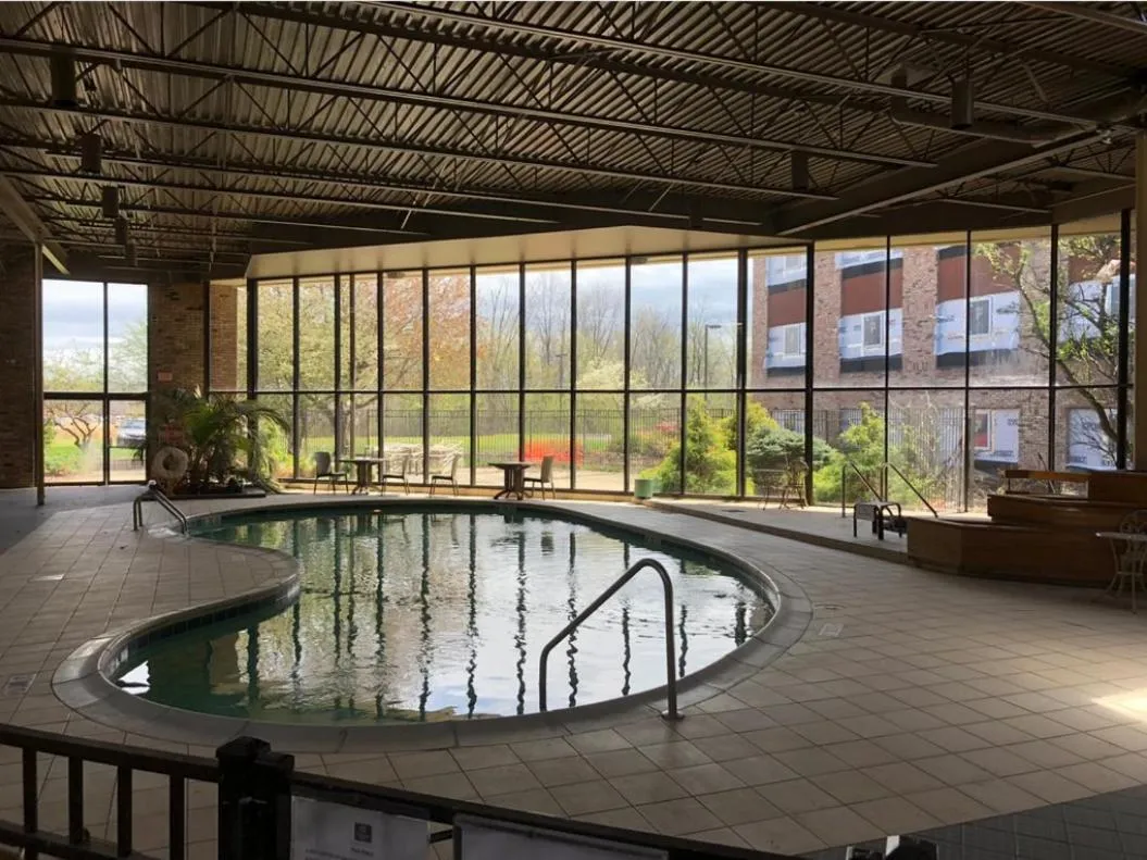 Swimming pool in Michigan City Inn