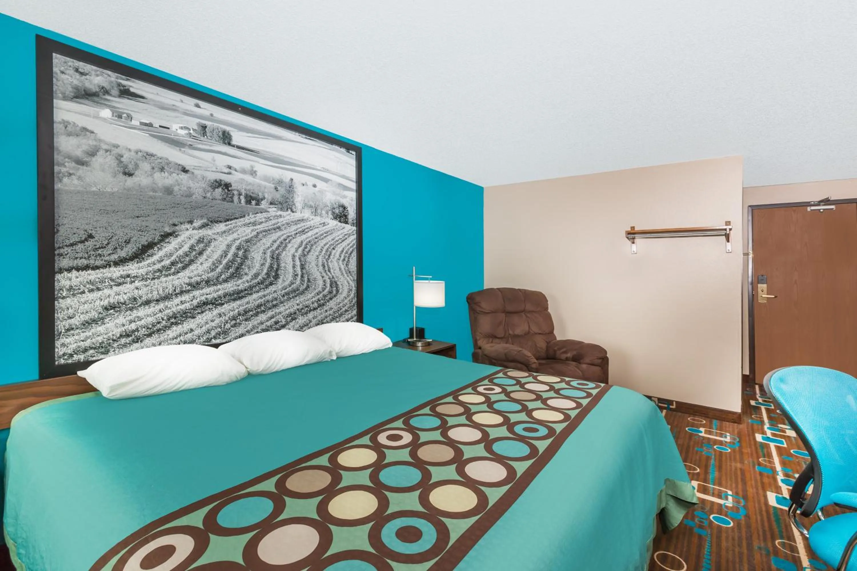 Photo of the whole room in Super 8 by Wyndham Spencer