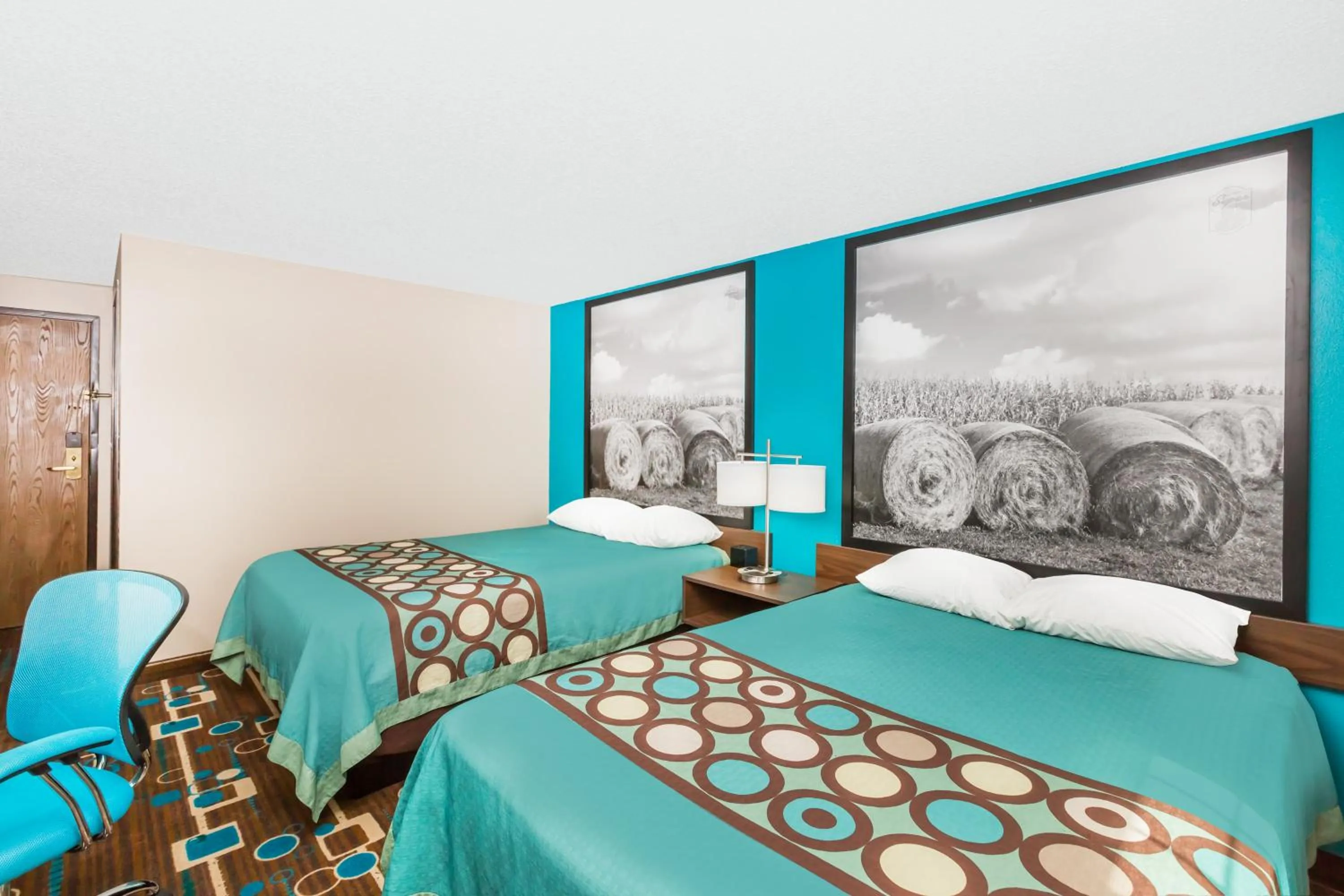 Photo of the whole room in Super 8 by Wyndham Spencer