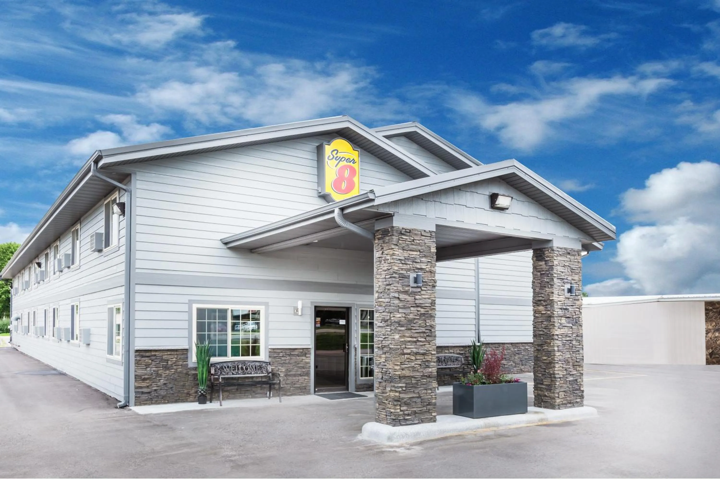 Facade/Entrance in Super 8 by Wyndham Spencer