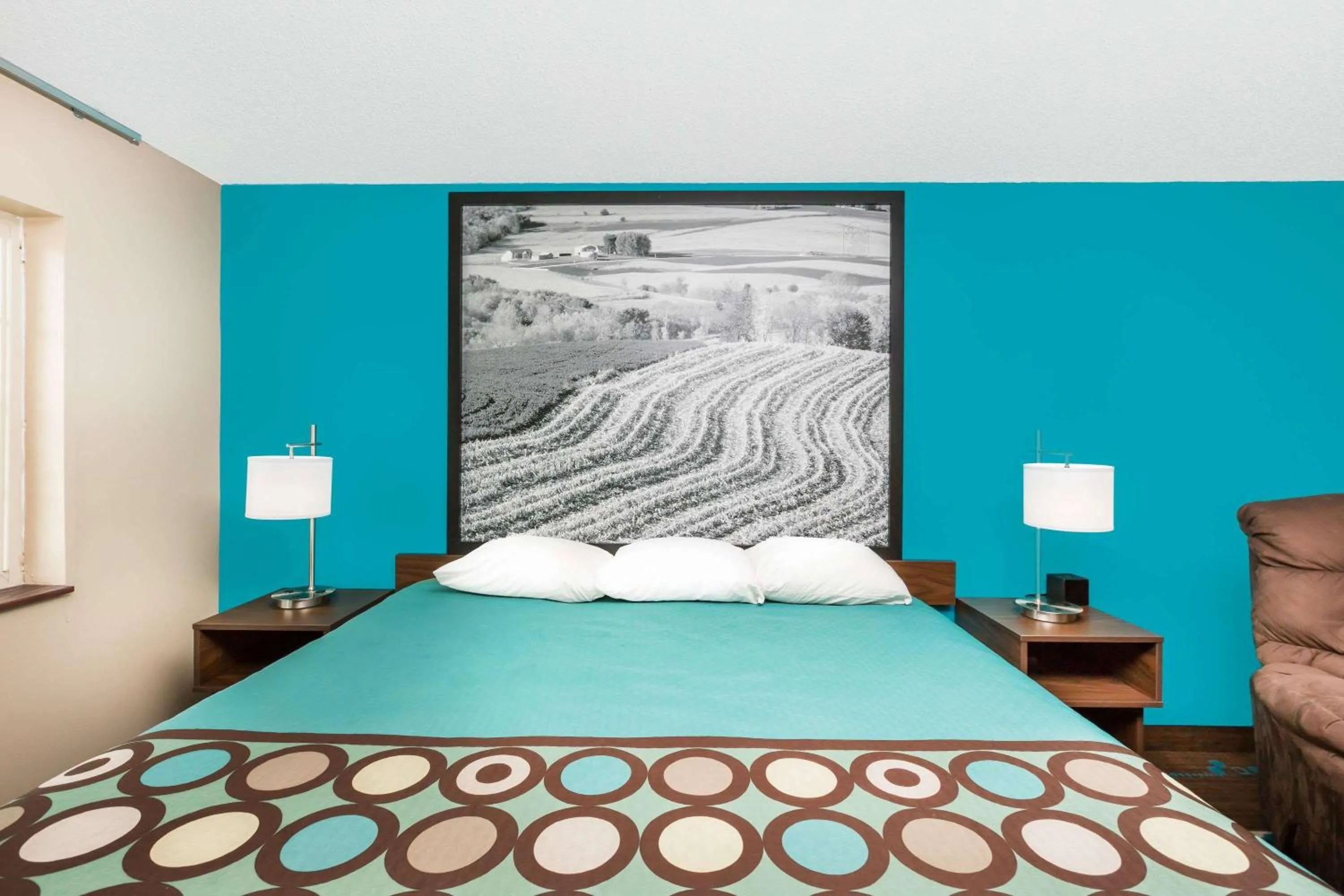 Photo of the whole room in Super 8 by Wyndham Spencer