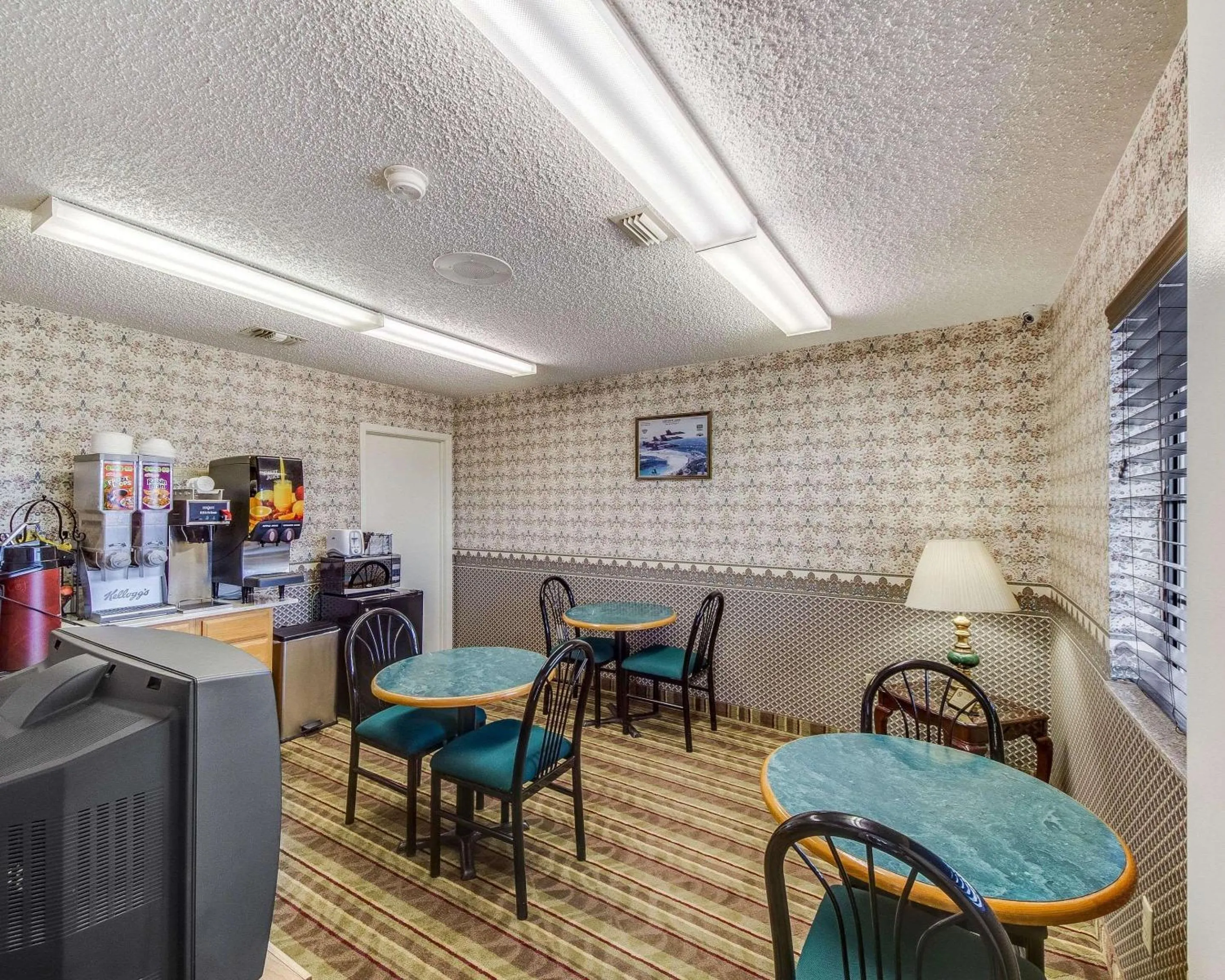 Restaurant/places to eat in Econo Lodge Falfurrias Hwy 281